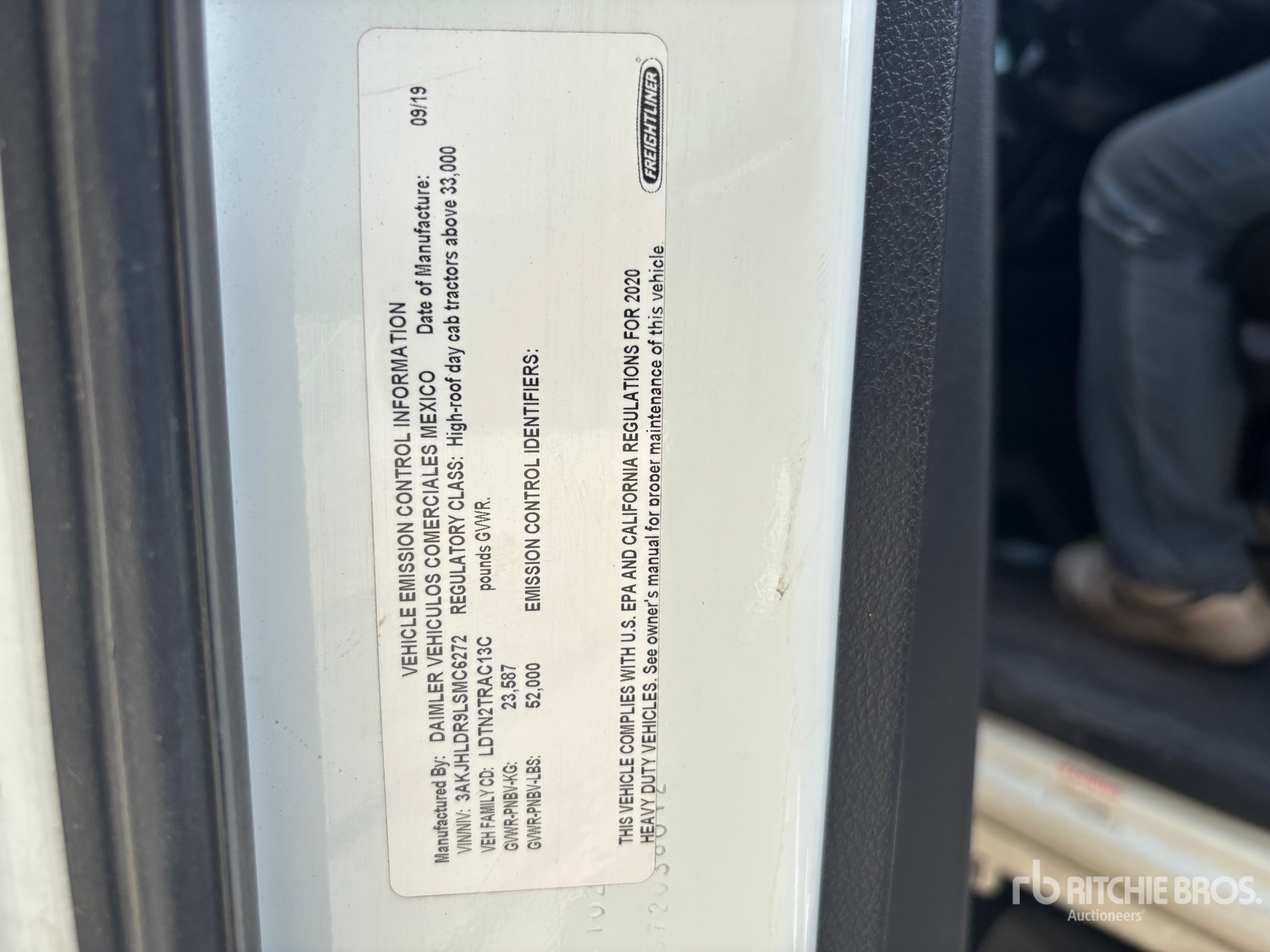 2020 Freightliner CASCADIA 126
