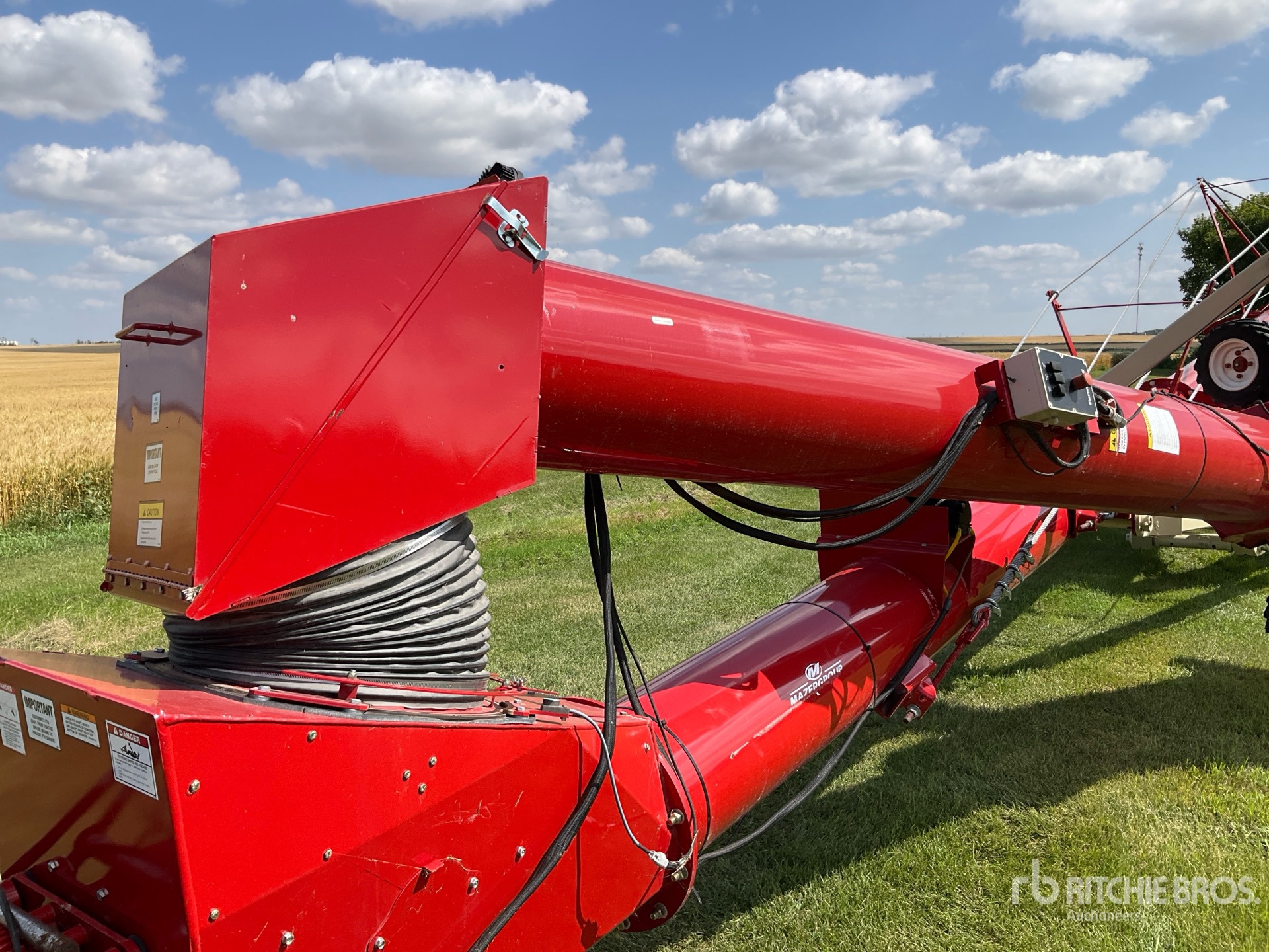 2023 Farm King 16104