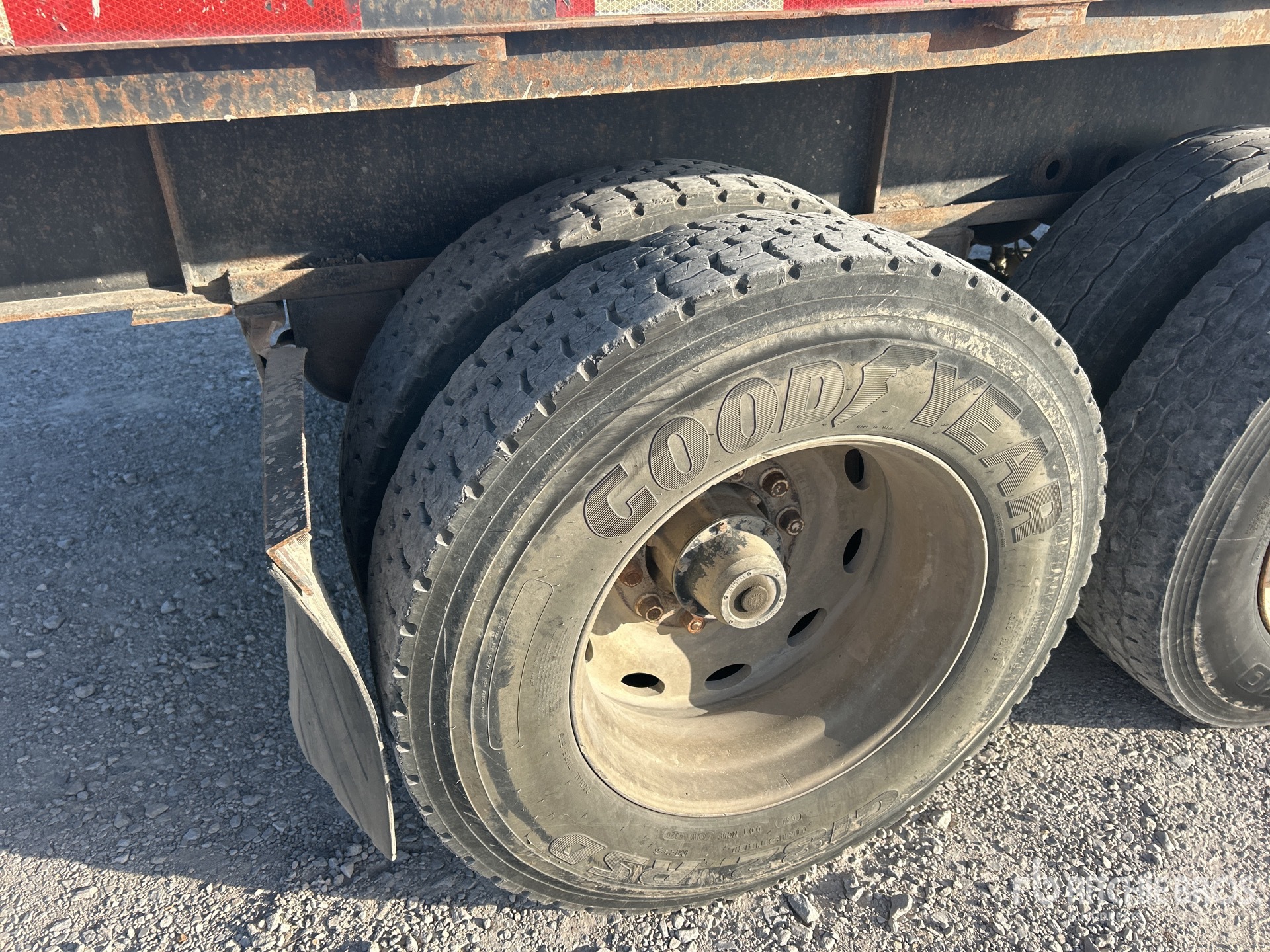2000 Fruehauf 48 ft T/A (Inoperable)