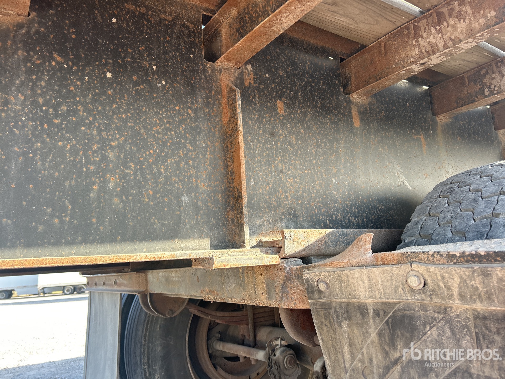 2000 Fruehauf 48 ft T/A (Inoperable)