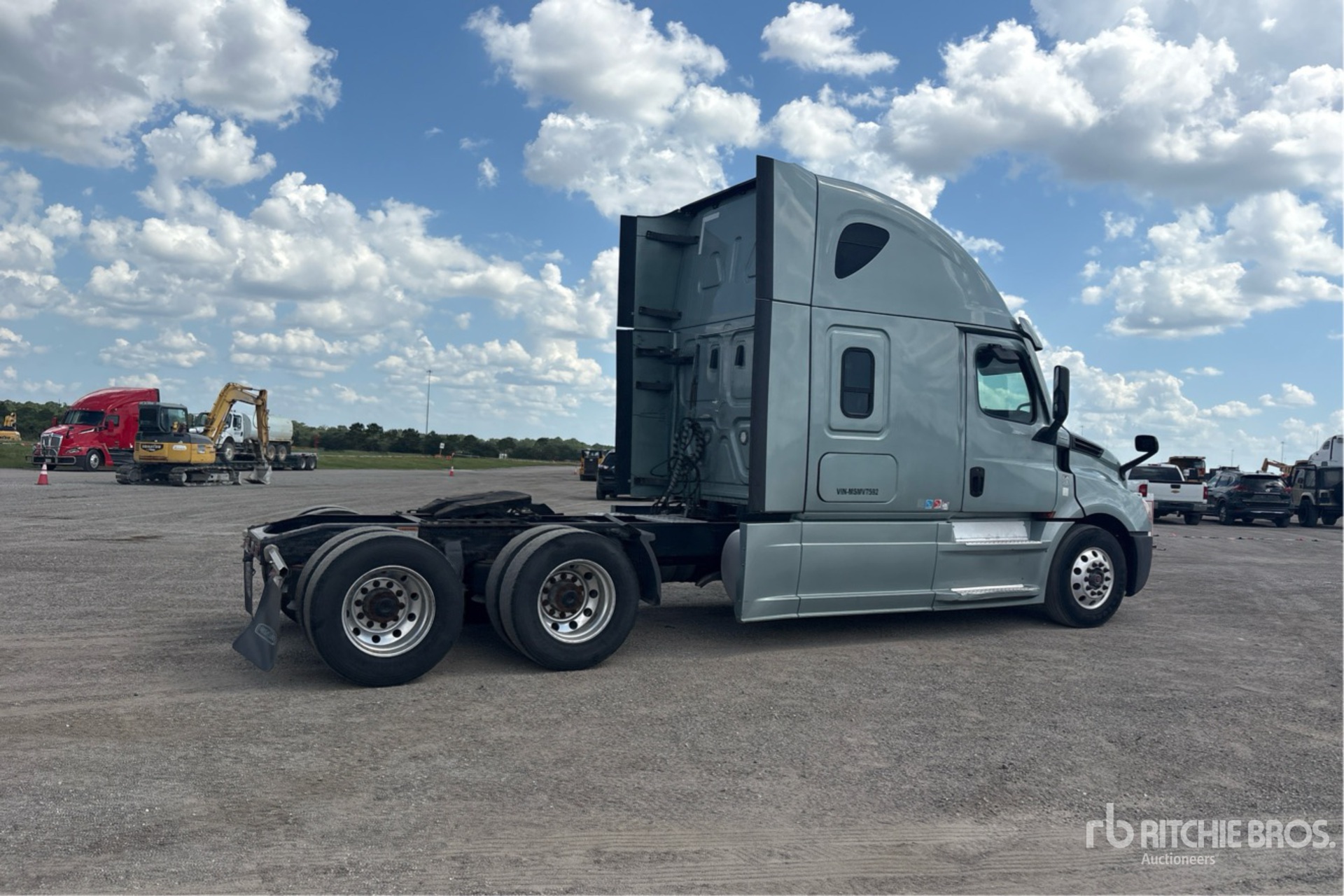 2021 Freightliner CASCADIA 126
