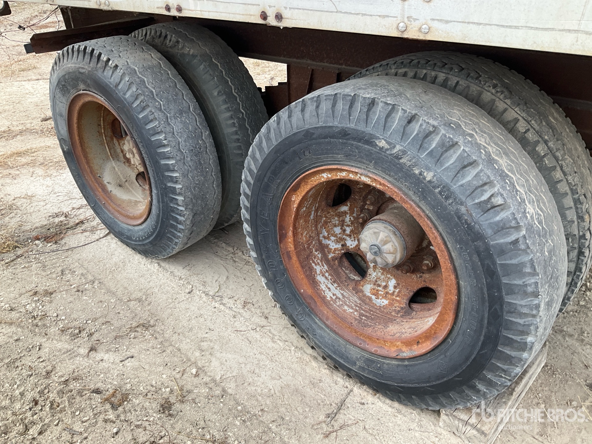 Fruehauf 45 ft T/A