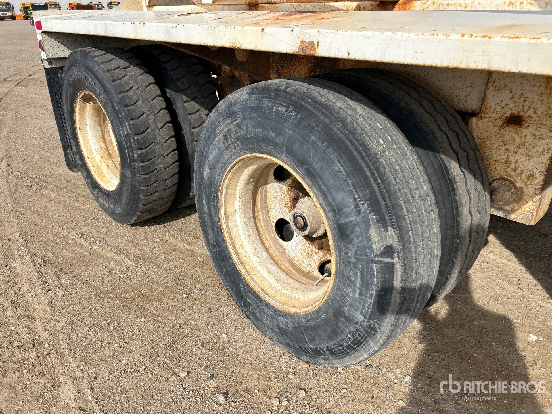 2001 Arnes 30 ft T/A