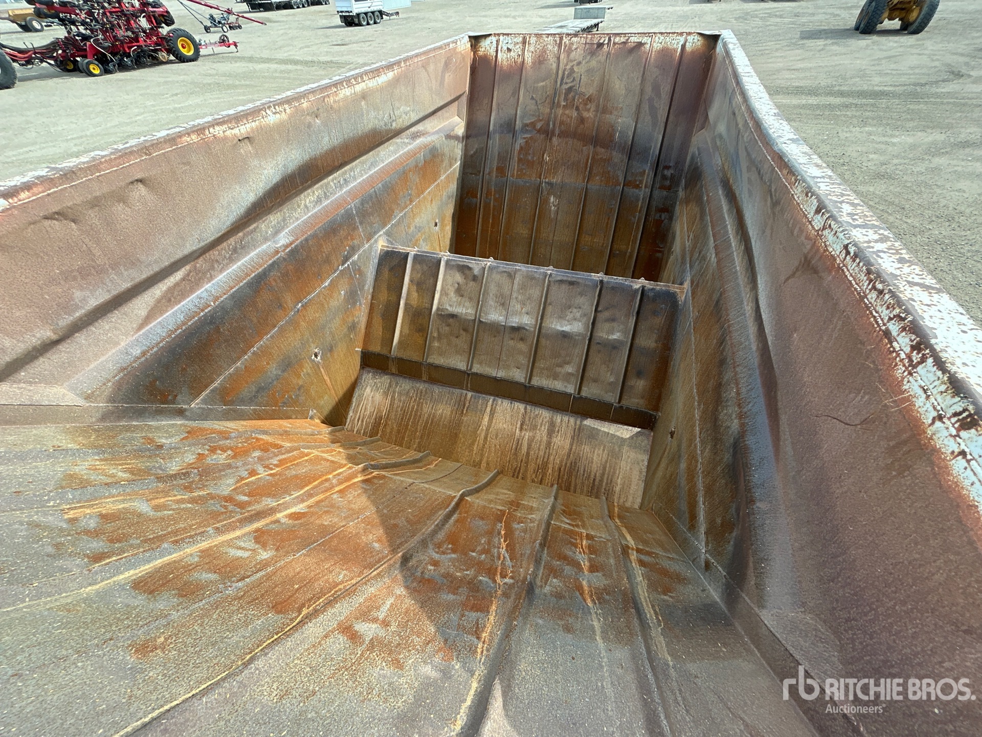 2001 Arnes 30 ft T/A