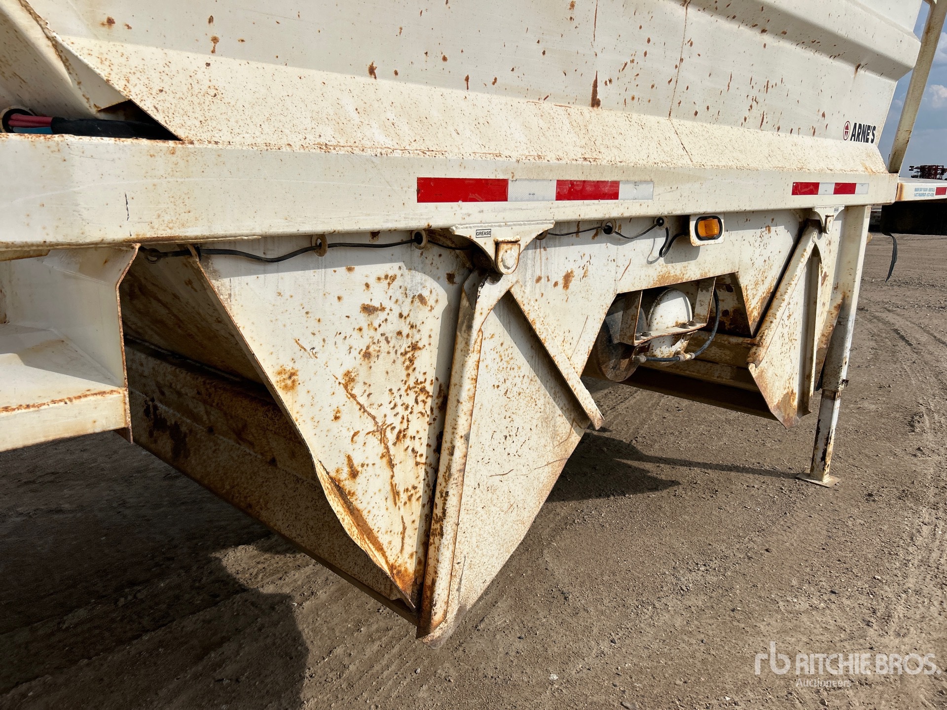 2001 Arnes 30 ft T/A