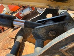 Hydraulics with Thumb Cylinder