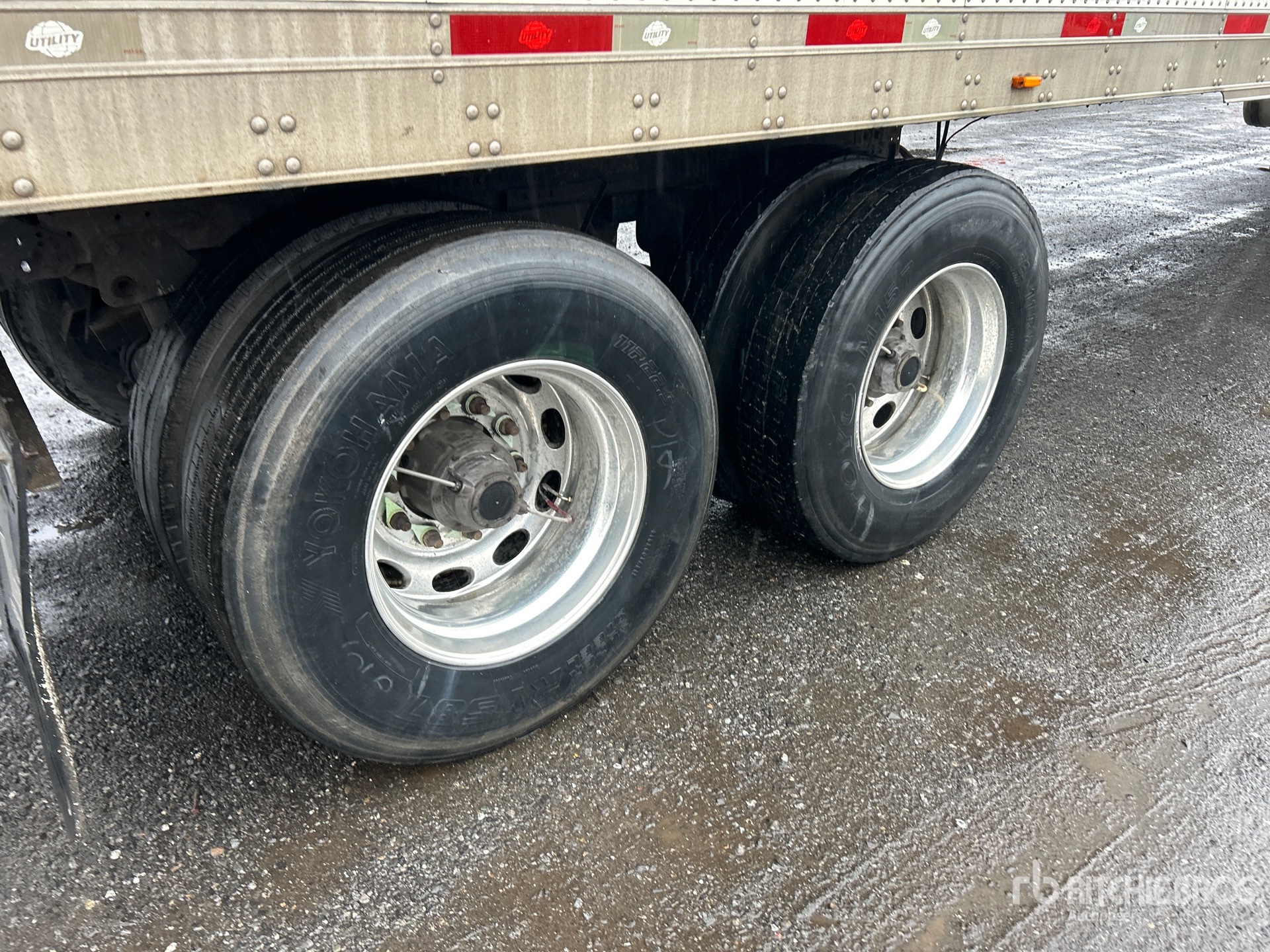 2009 Utility 3000R