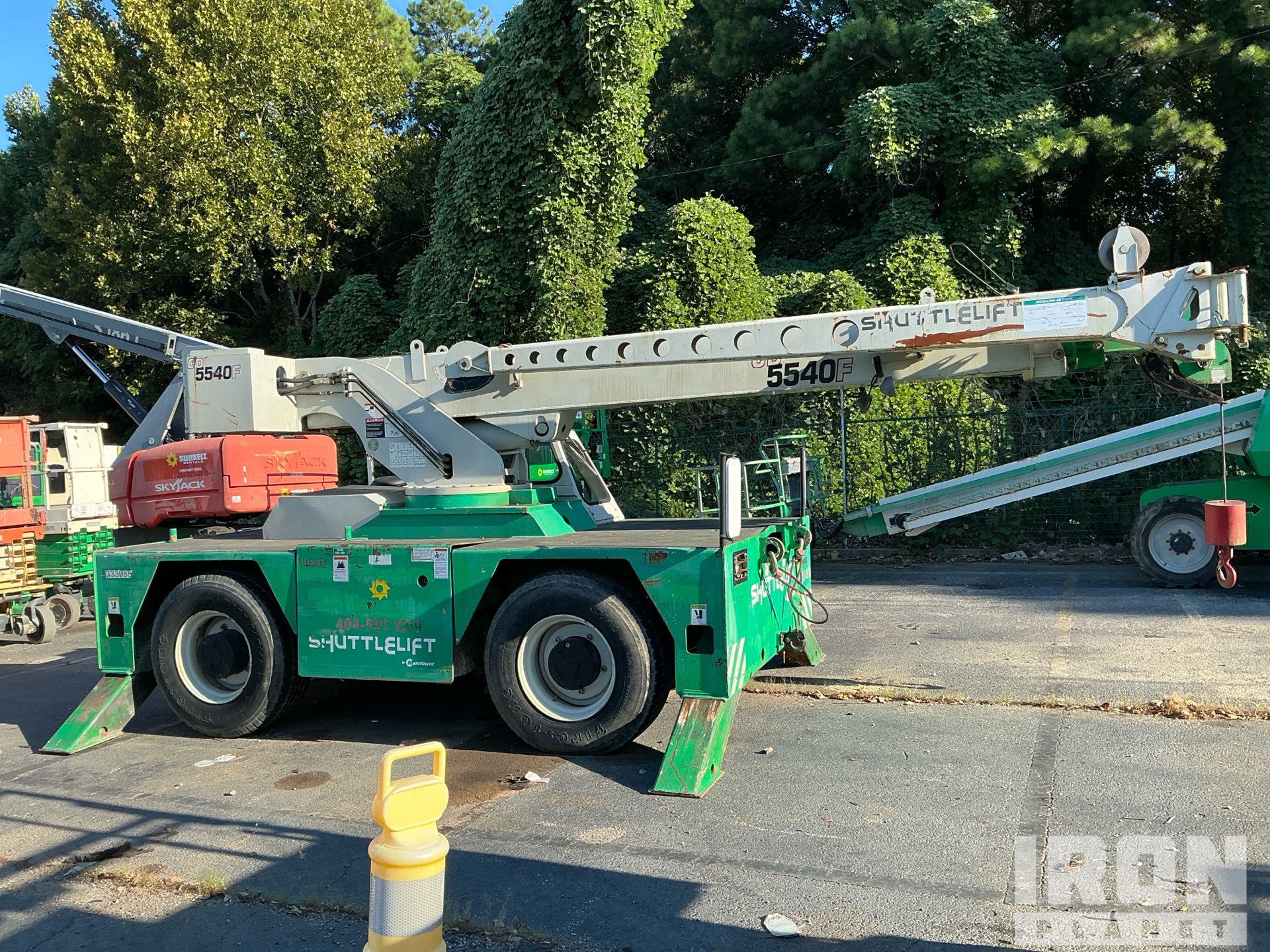 General Appearance with Picture, Right Front Corner