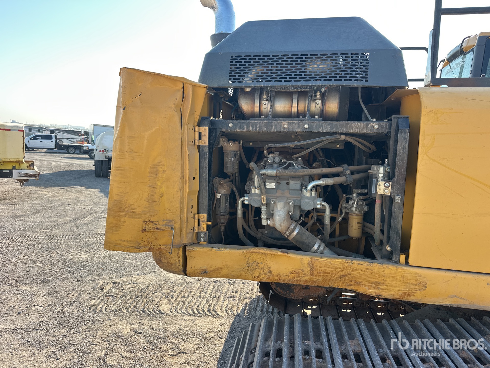 2016 John Deere 210G LC
