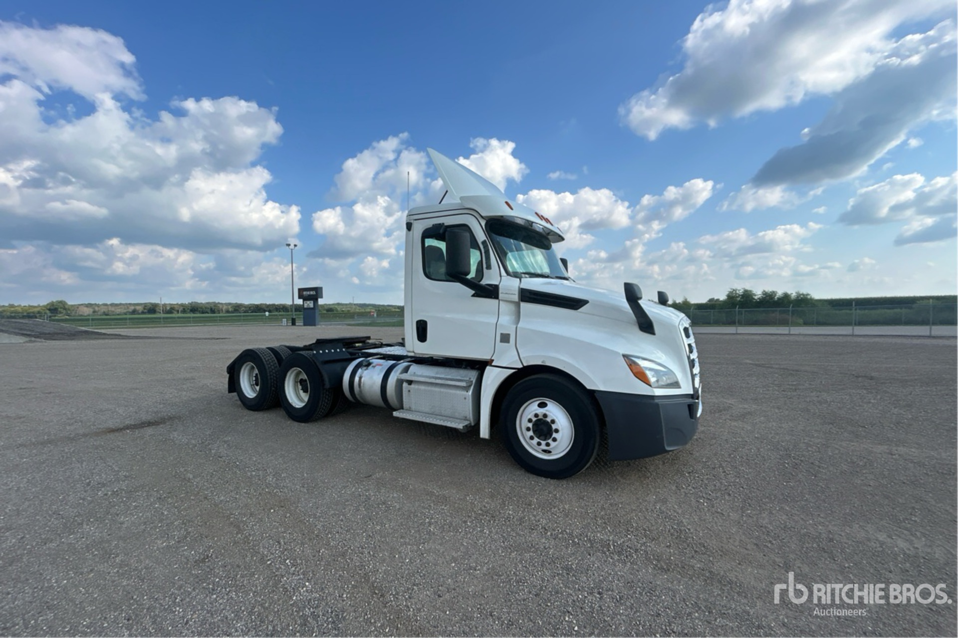 2019 Freightliner CASCADIA 126