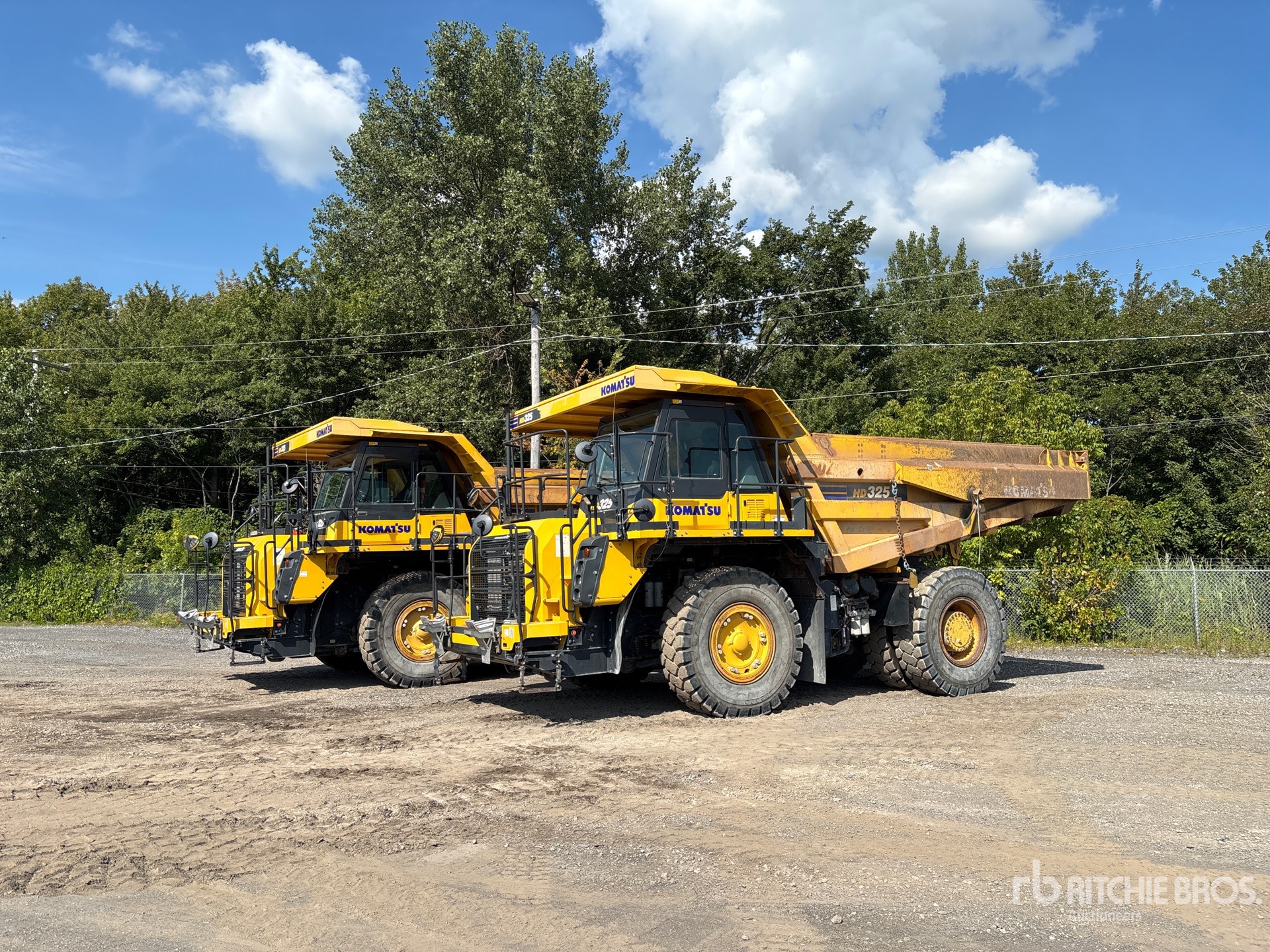 2021 Komatsu HD325-8