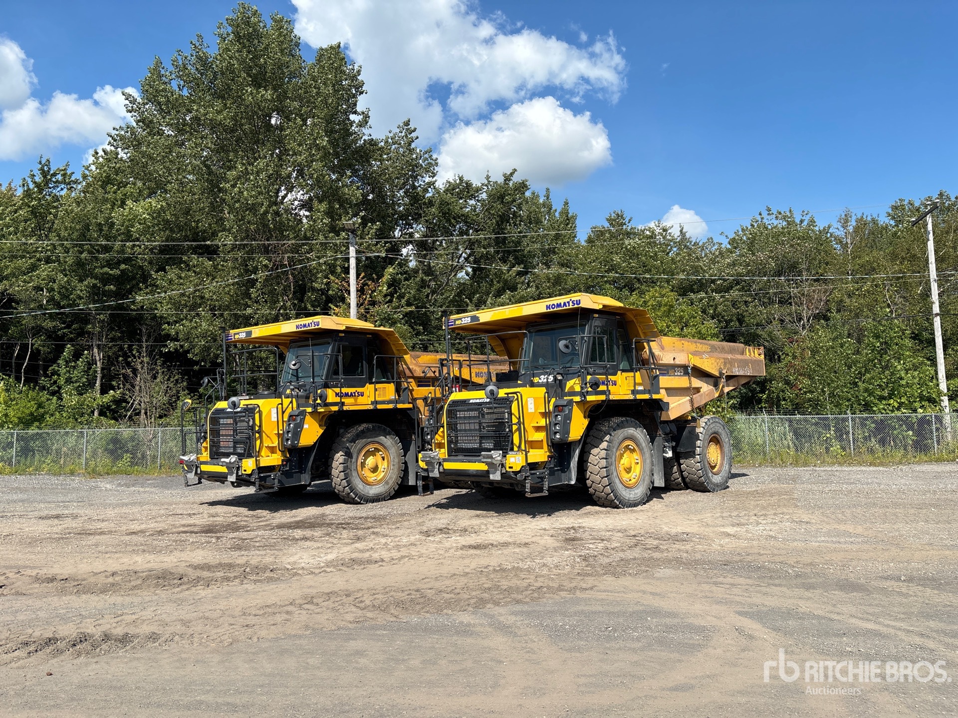 2021 Komatsu HD325-8