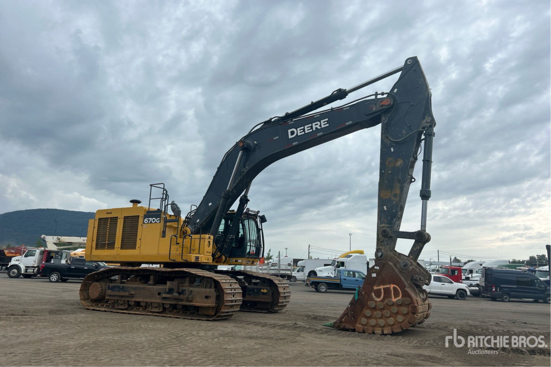2021 John Deere 670G LC