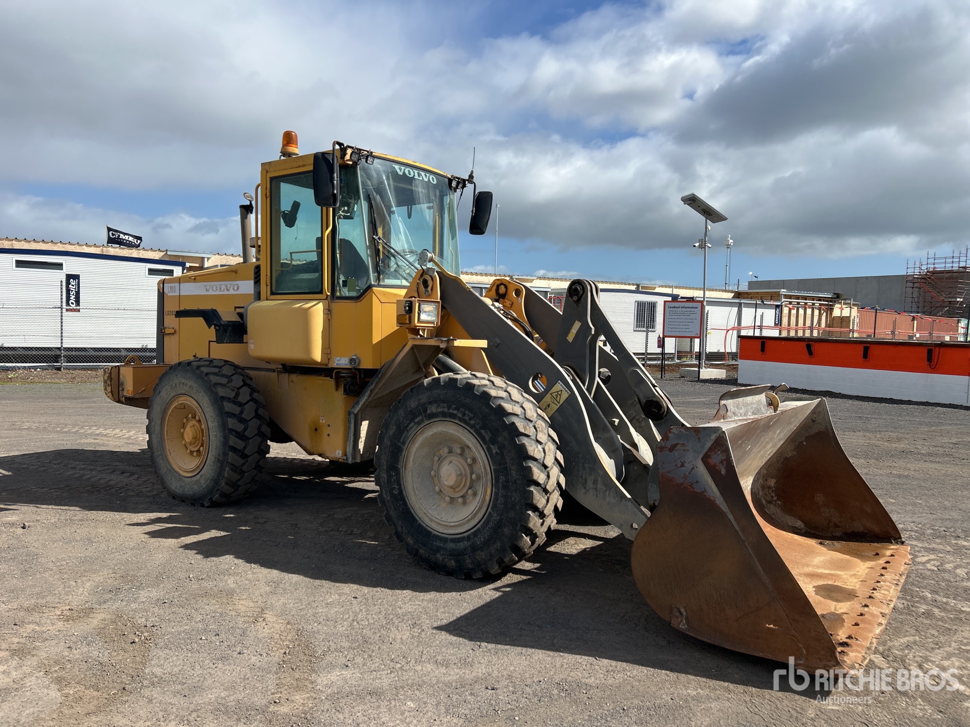 2002 Volvo L70D
