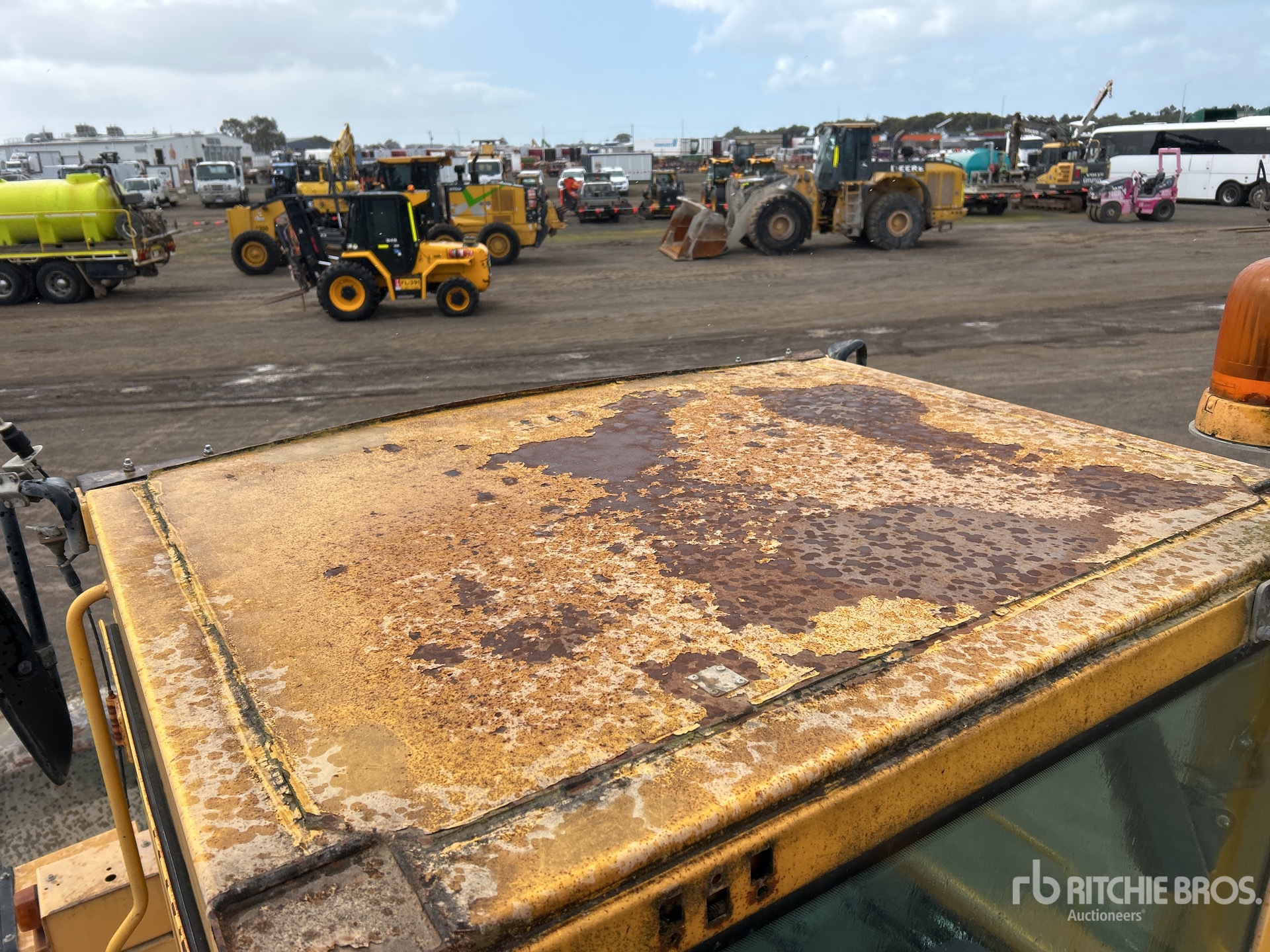 2002 Volvo L70D