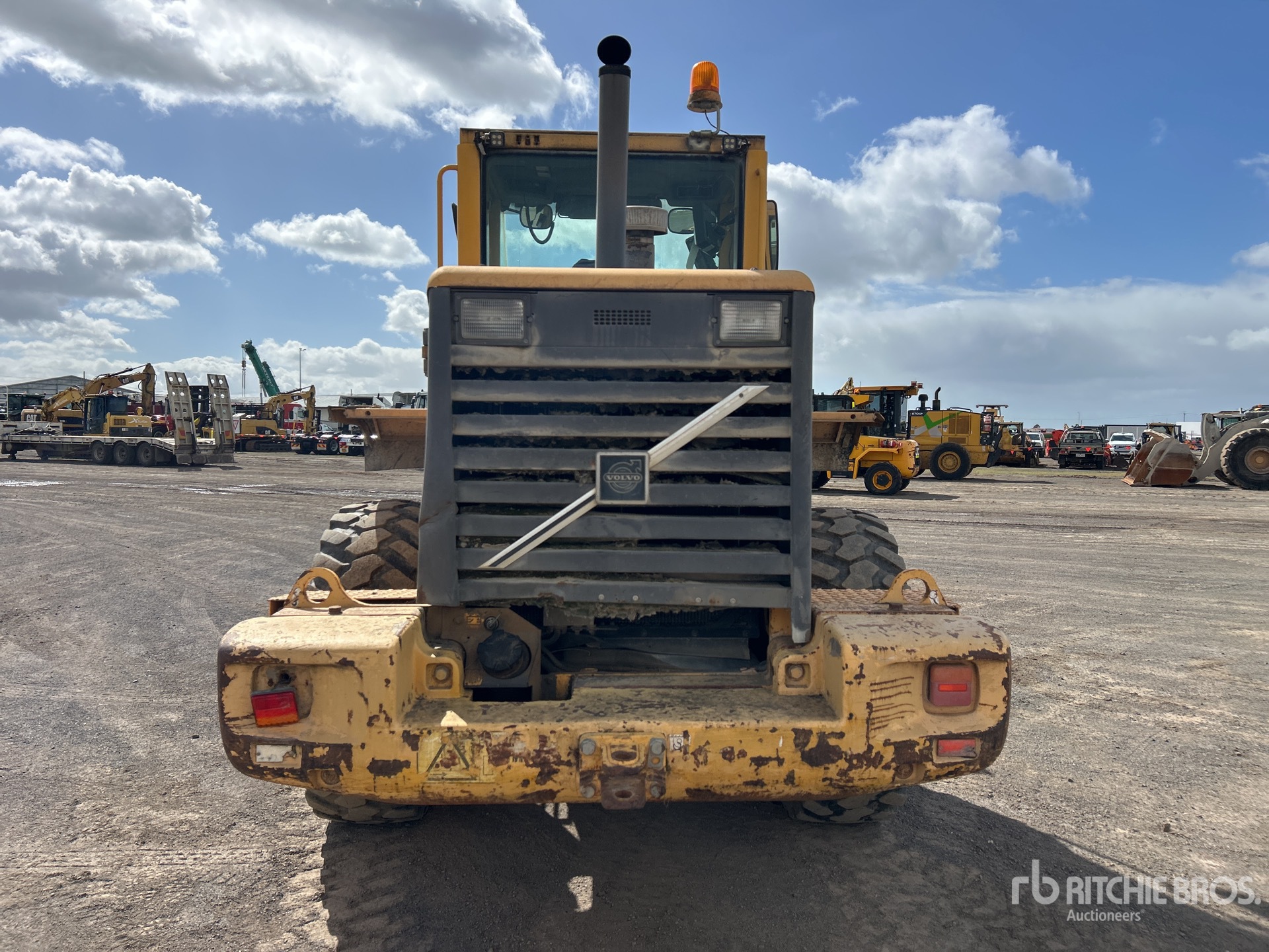 2002 Volvo L70D