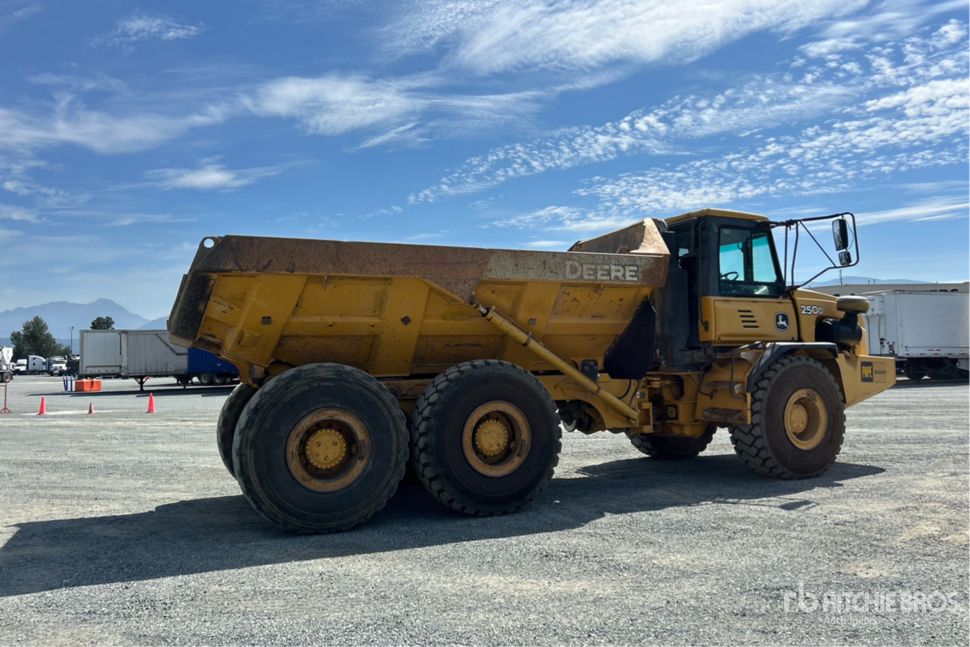 2006 John Deere 250D