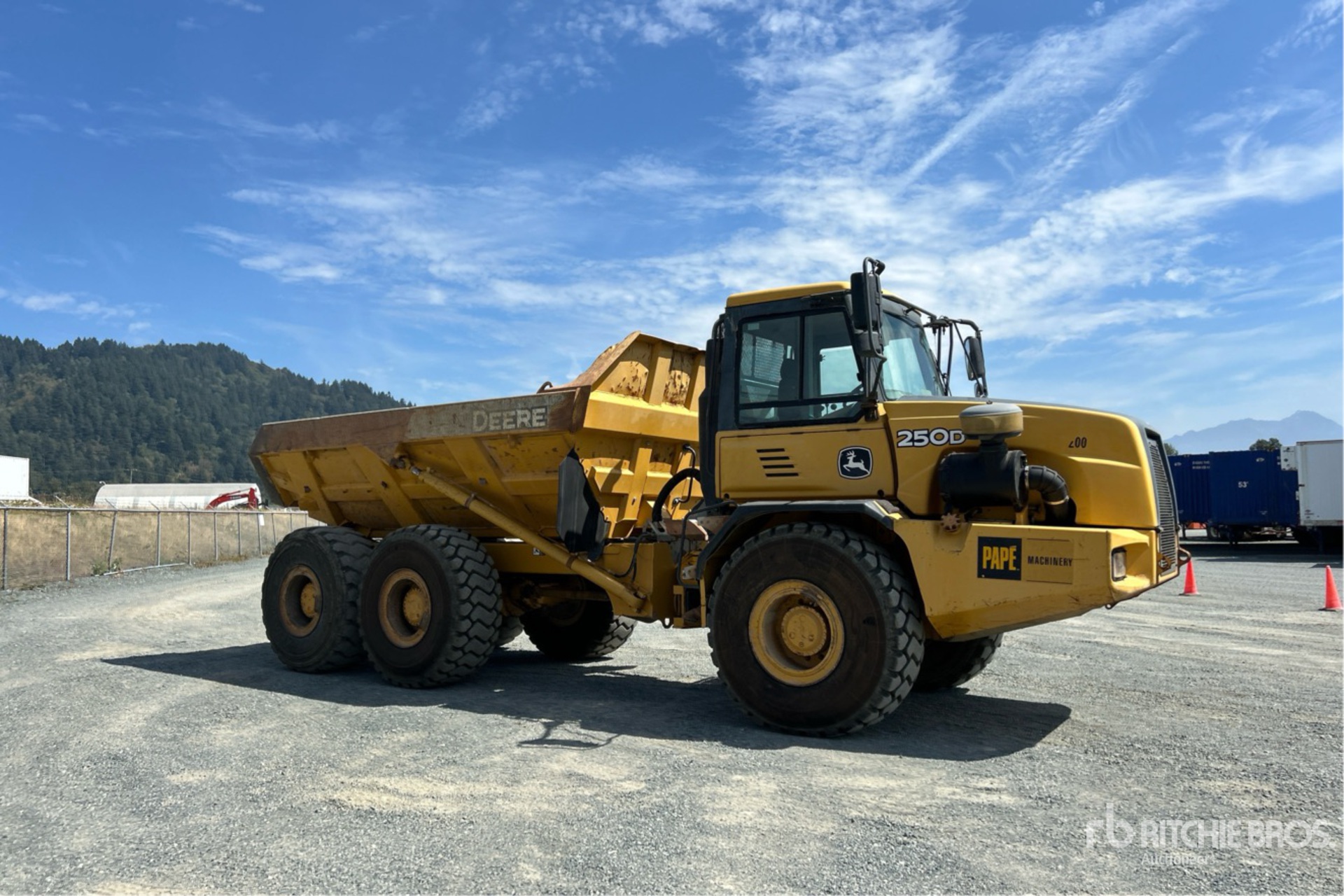 2006 John Deere 250D