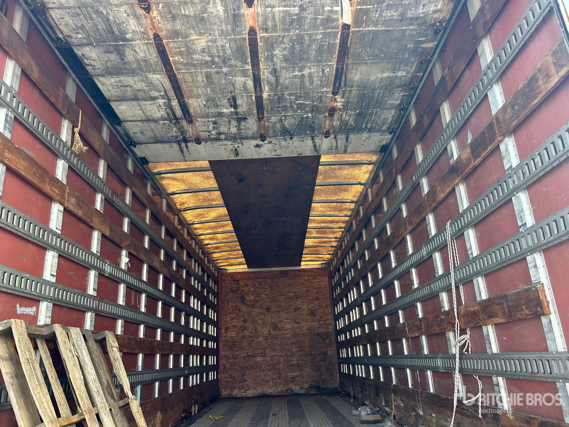 2000 Strick 24 FT X 102 IN S/A