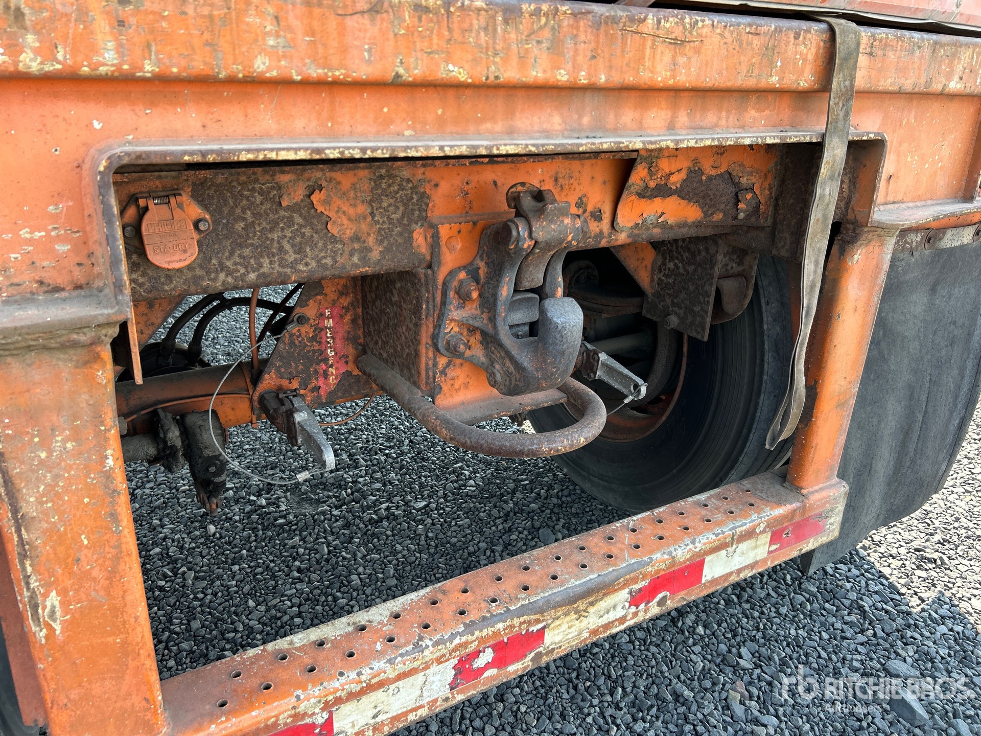 2000 Strick 24 FT X 102 IN S/A