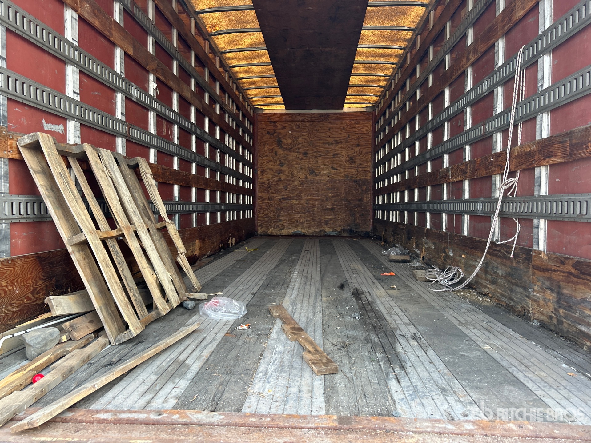 2000 Strick 24 FT X 102 IN S/A