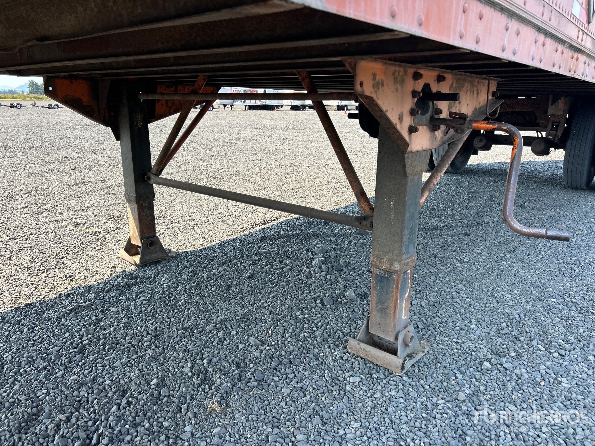 2000 Strick 24 FT X 102 IN S/A