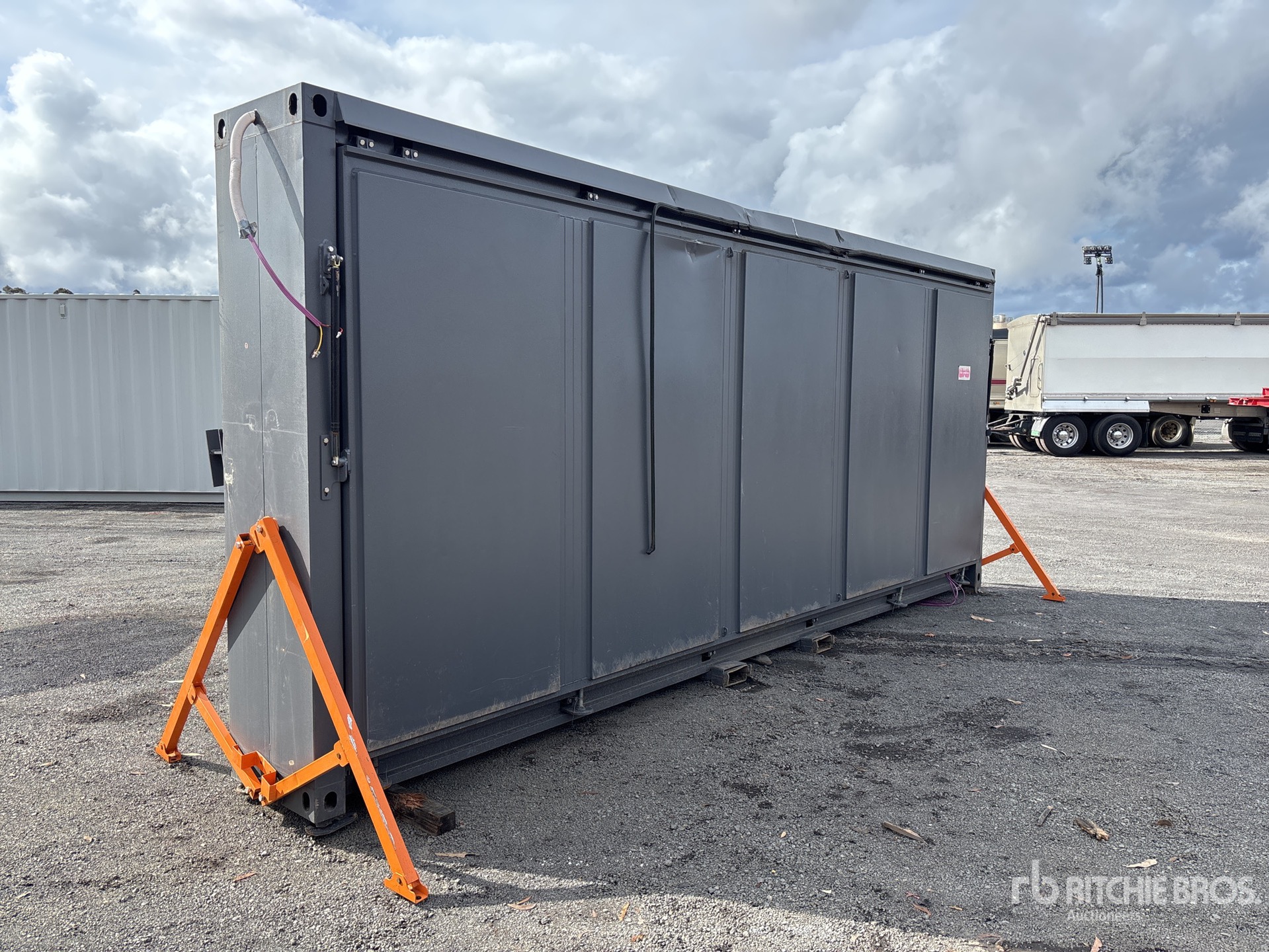 General Appearance with Zdjęcie, lewy dolny róg