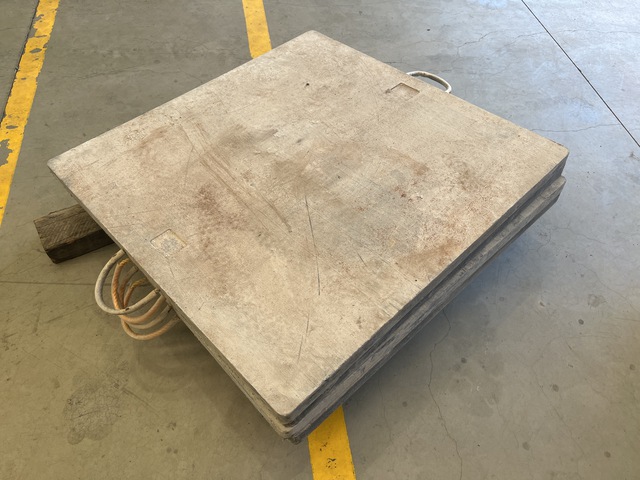 Quantity of (4) 1 m x 1 m 40 Tonne UHMW Poly Crane Mats