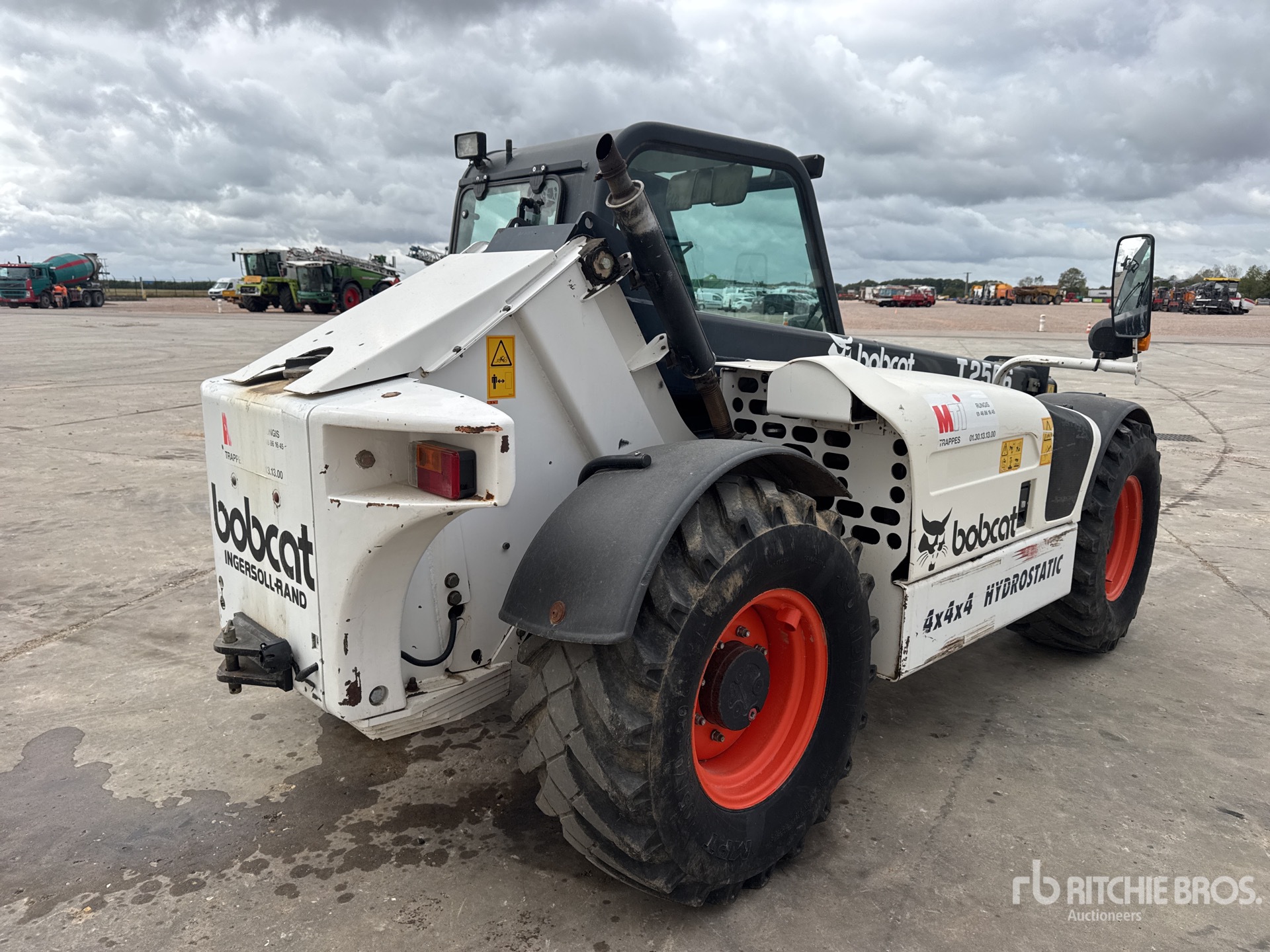 2001 Bobcat T2566