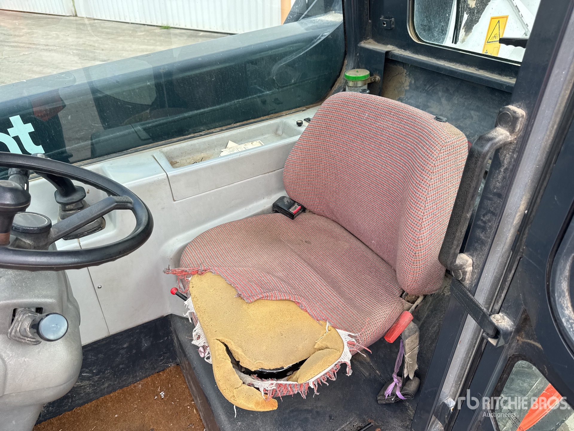 2001 Bobcat T2566