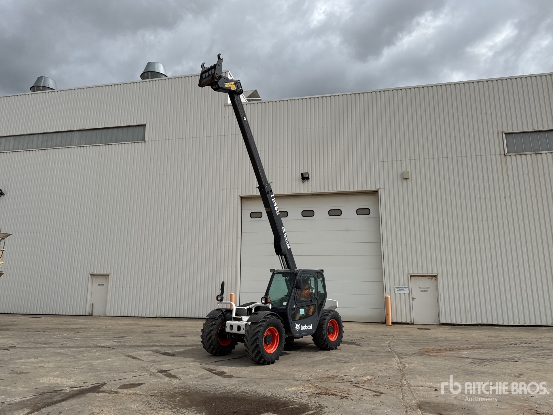 2001 Bobcat T2566