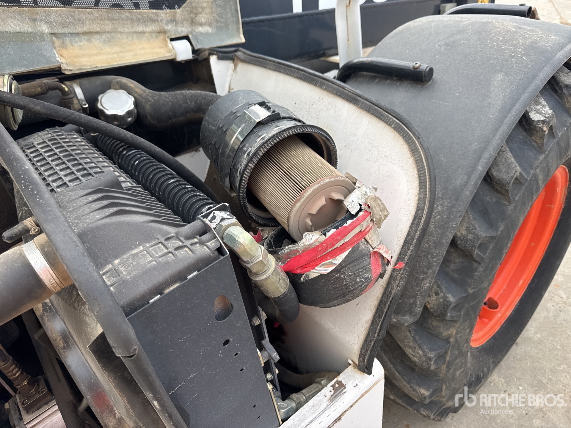 2001 Bobcat T2566