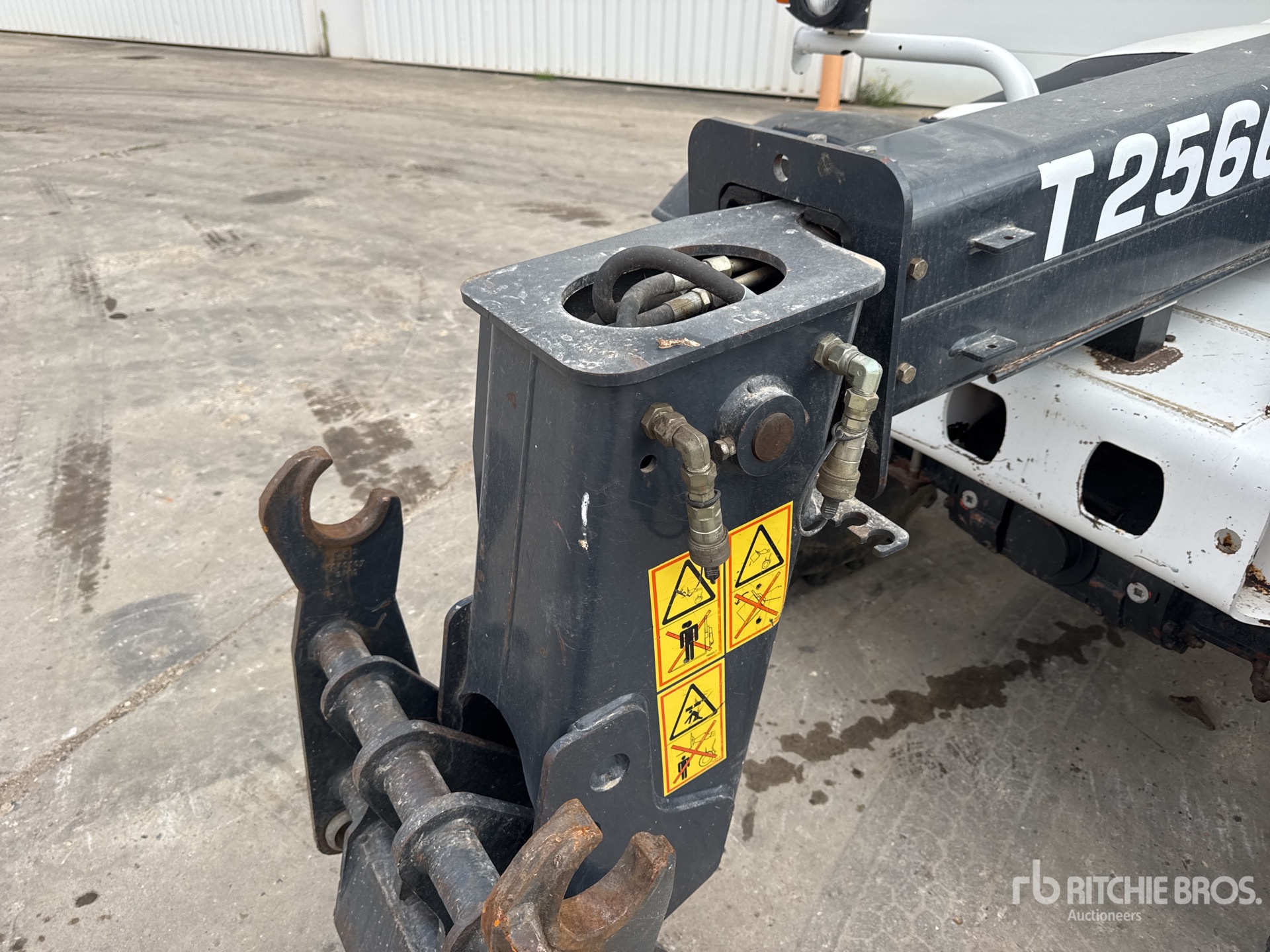 2001 Bobcat T2566