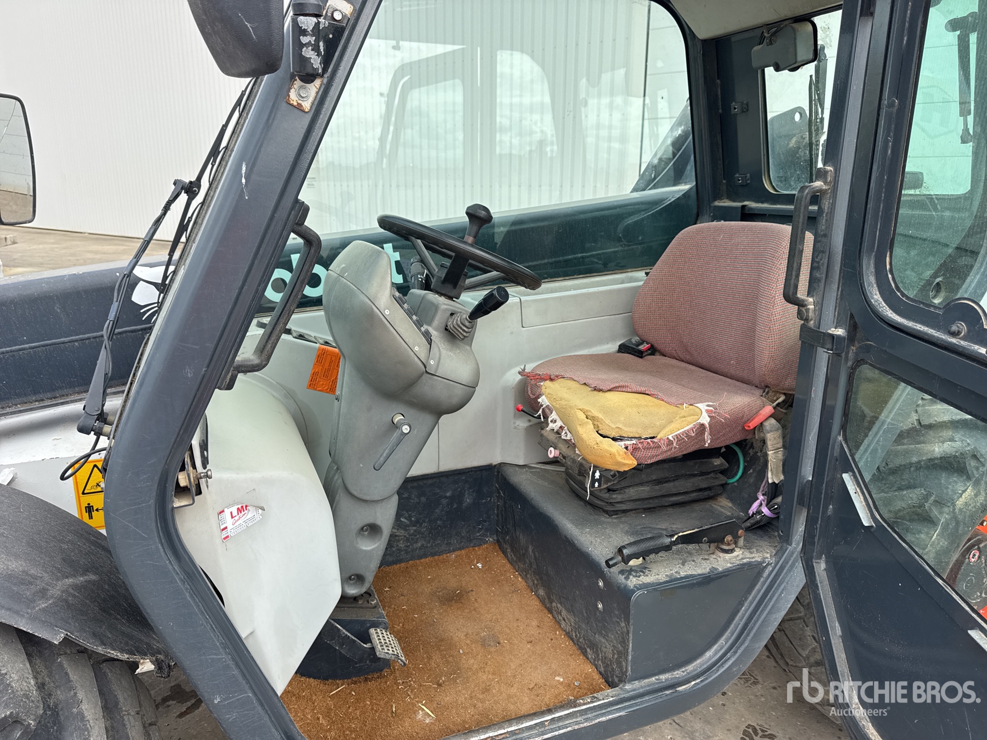 2001 Bobcat T2566