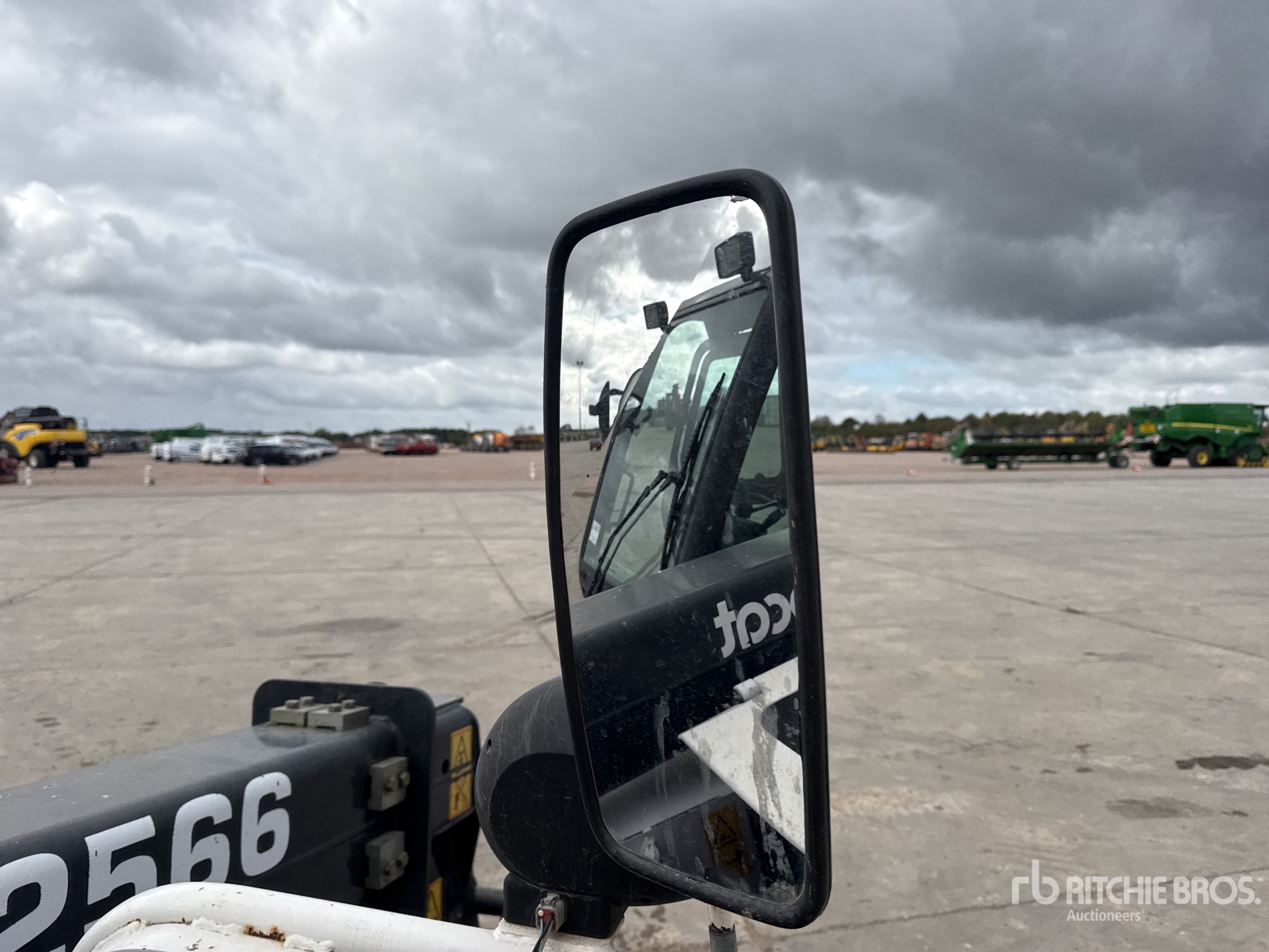 2001 Bobcat T2566