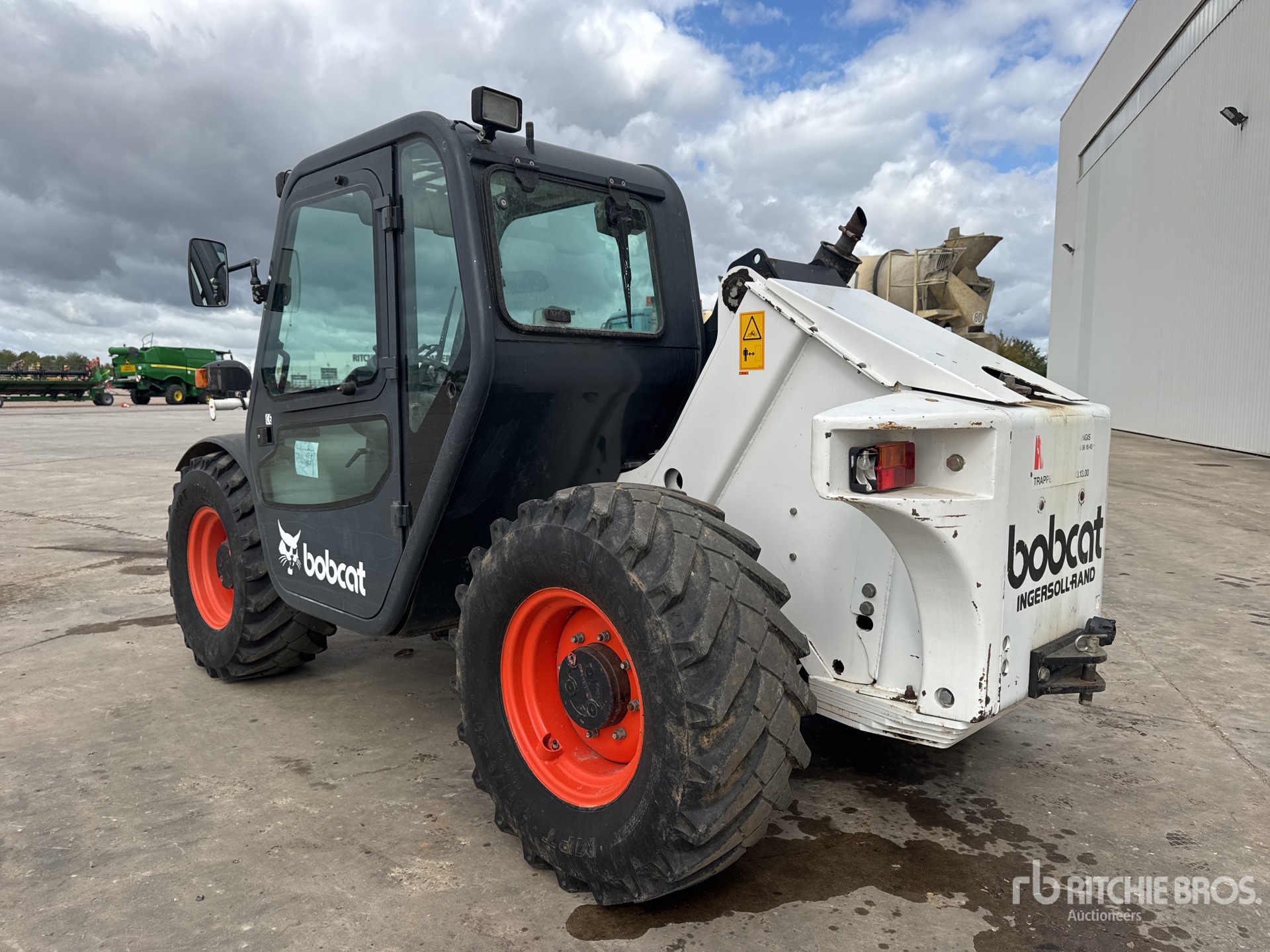 2001 Bobcat T2566