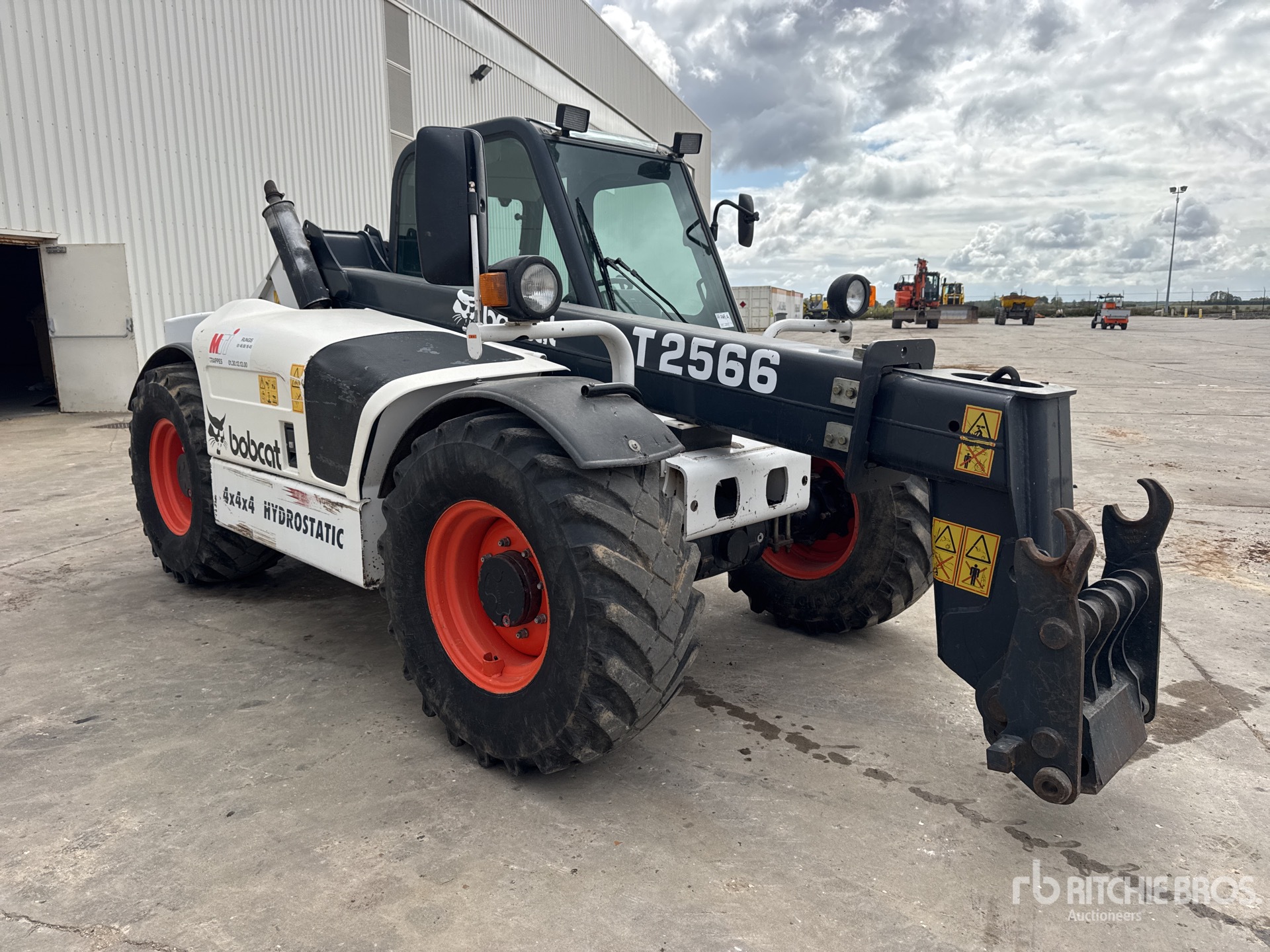 2001 Bobcat T2566