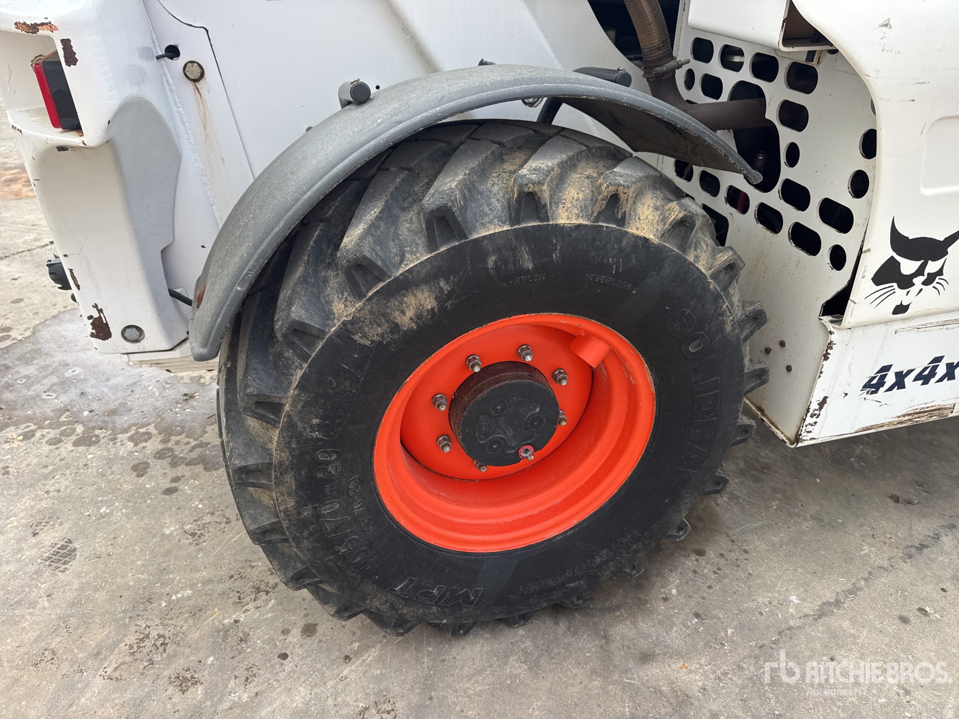 2001 Bobcat T2566