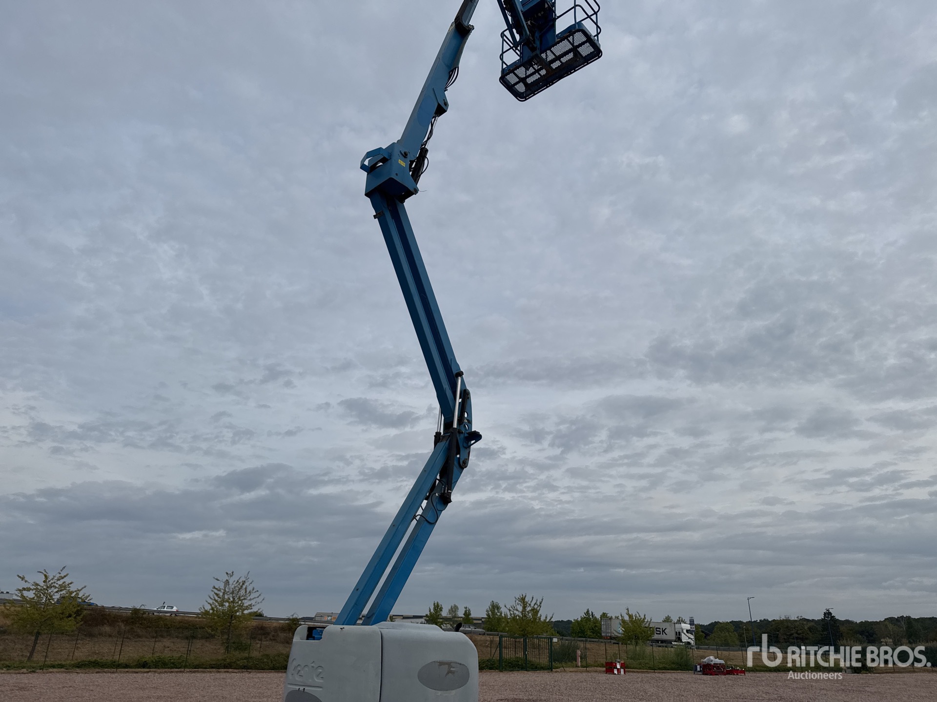 2013 Genie Z45/25J