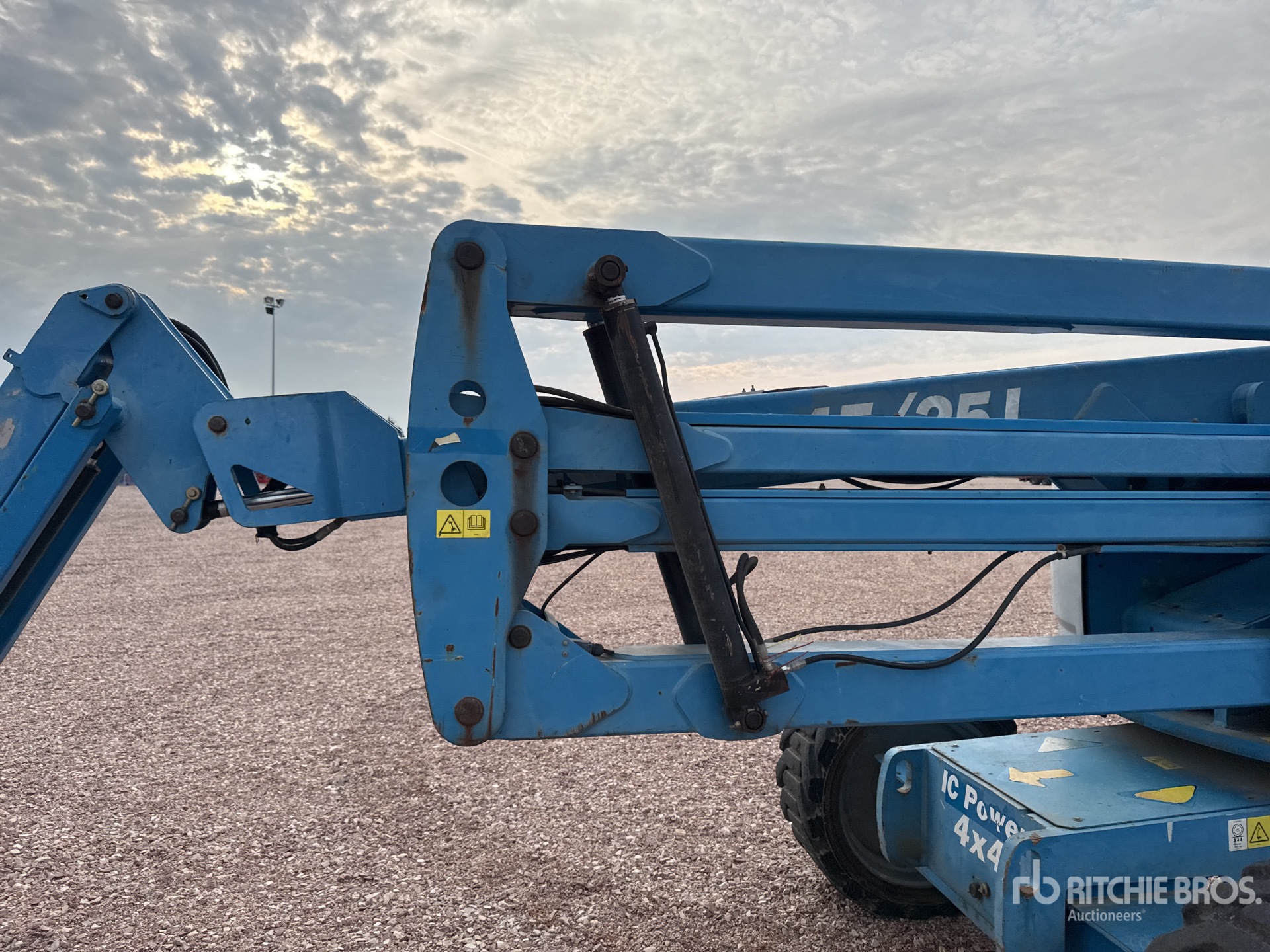 2013 Genie Z45/25J
