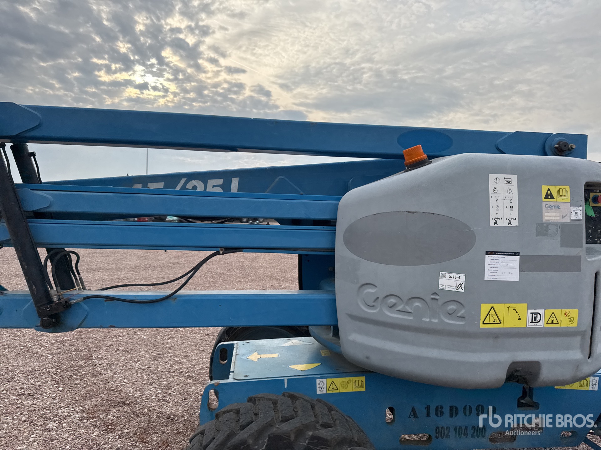 2013 Genie Z45/25J
