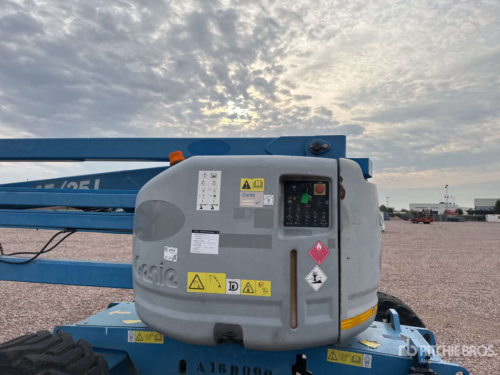 2013 Genie Z45/25J