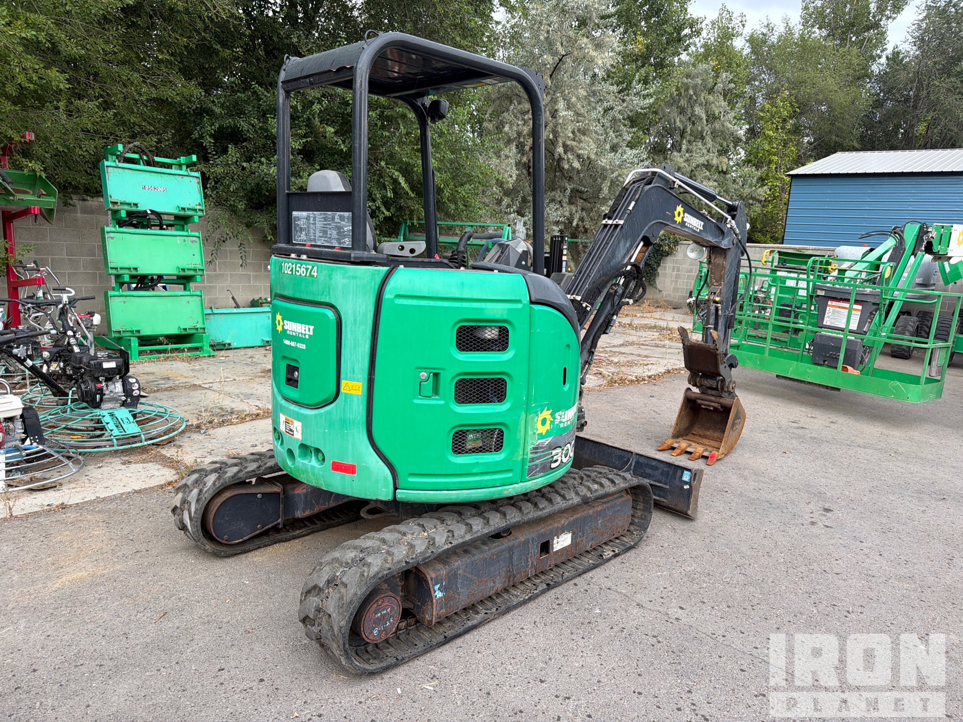 General Appearance with Picture, Right Rear Corner