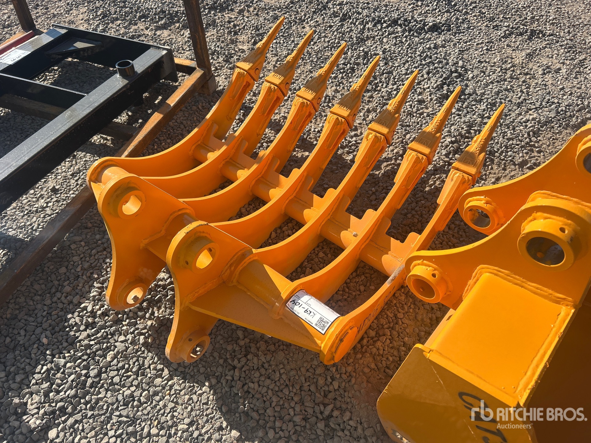 2026 GIYI 32 in - Fits Cat 305 (Unused)