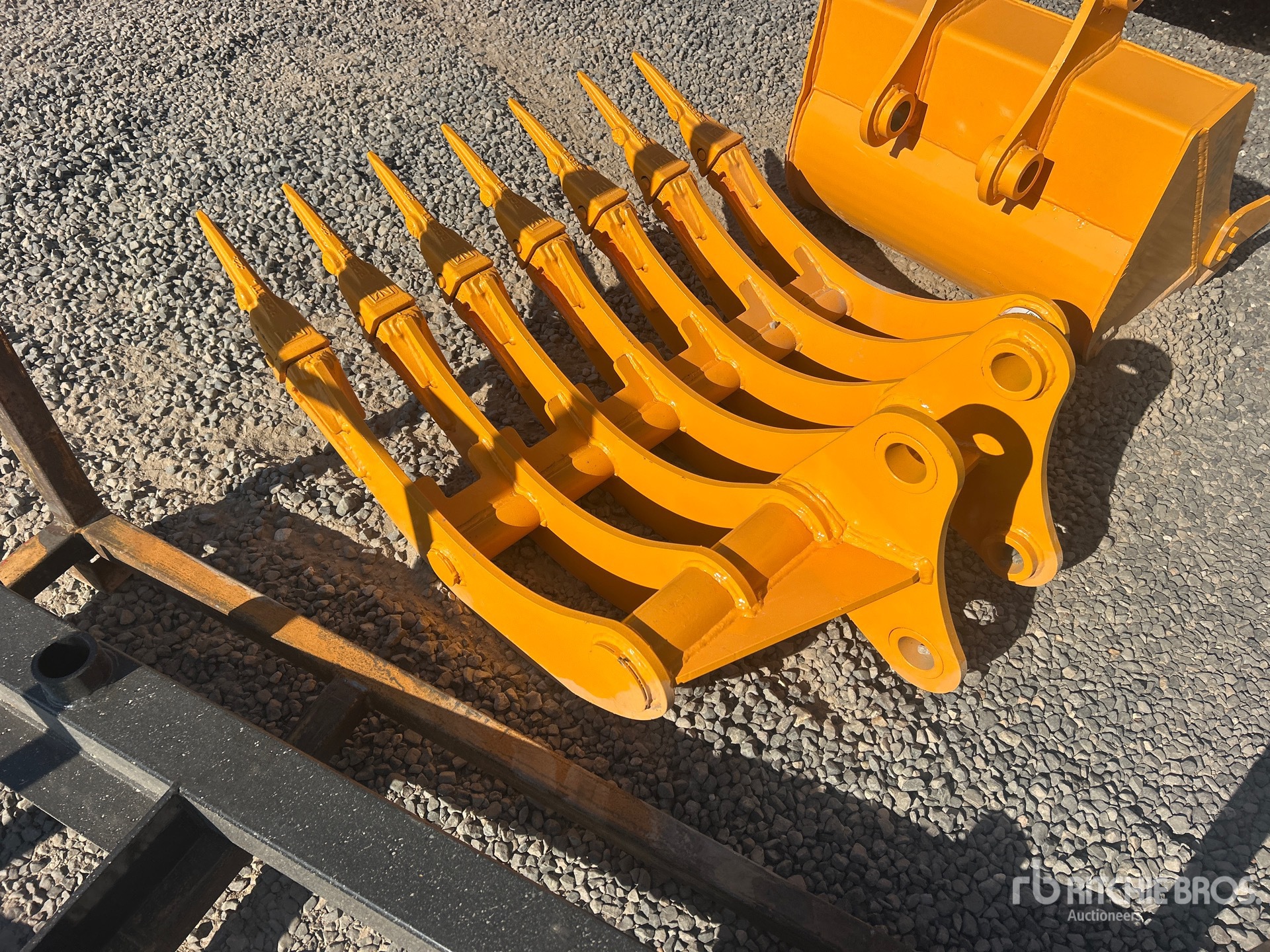 2026 GIYI 32 in - Fits Cat 305 (Unused)
