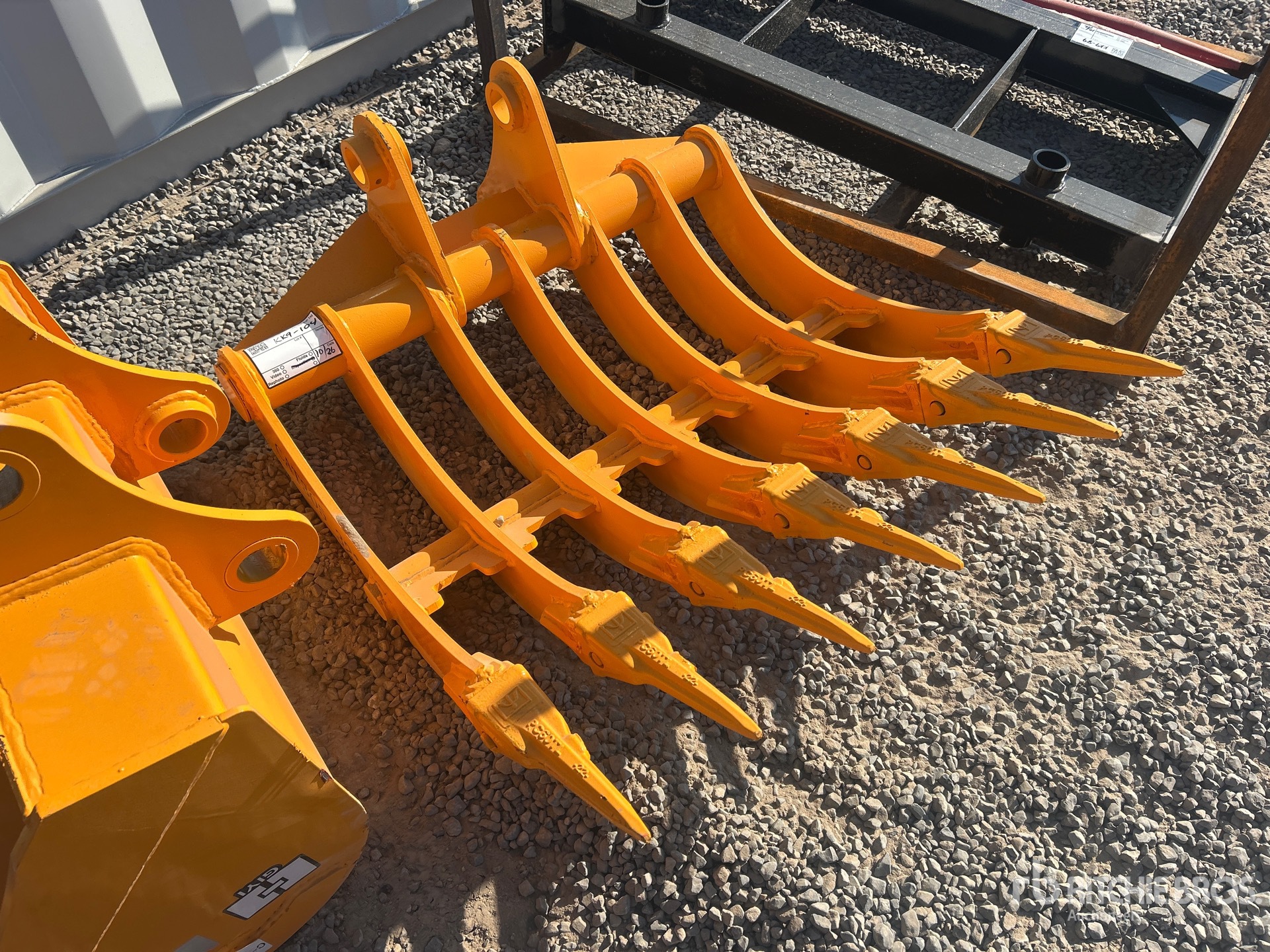 2026 GIYI 32 in - Fits Cat 305 (Unused)