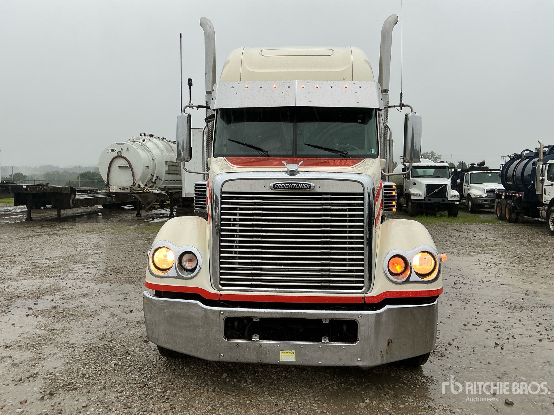 2016 Freightliner CORONADO 132