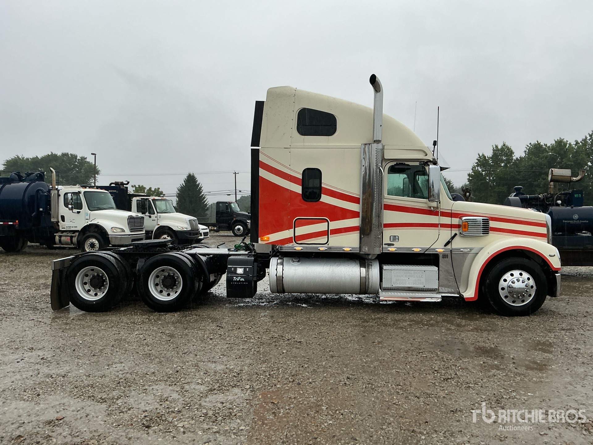 2016 Freightliner CORONADO 132