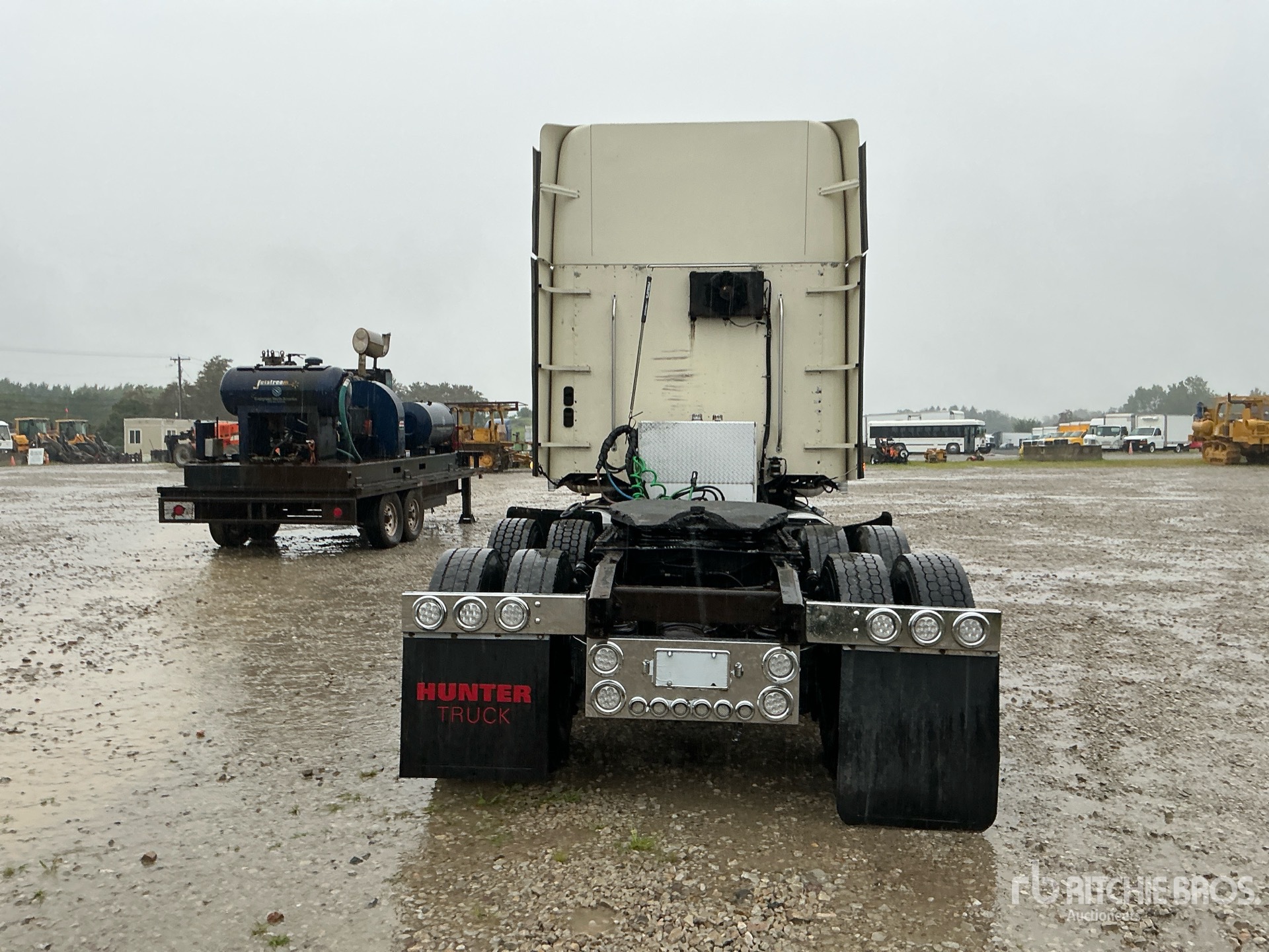 2016 Freightliner CORONADO 132