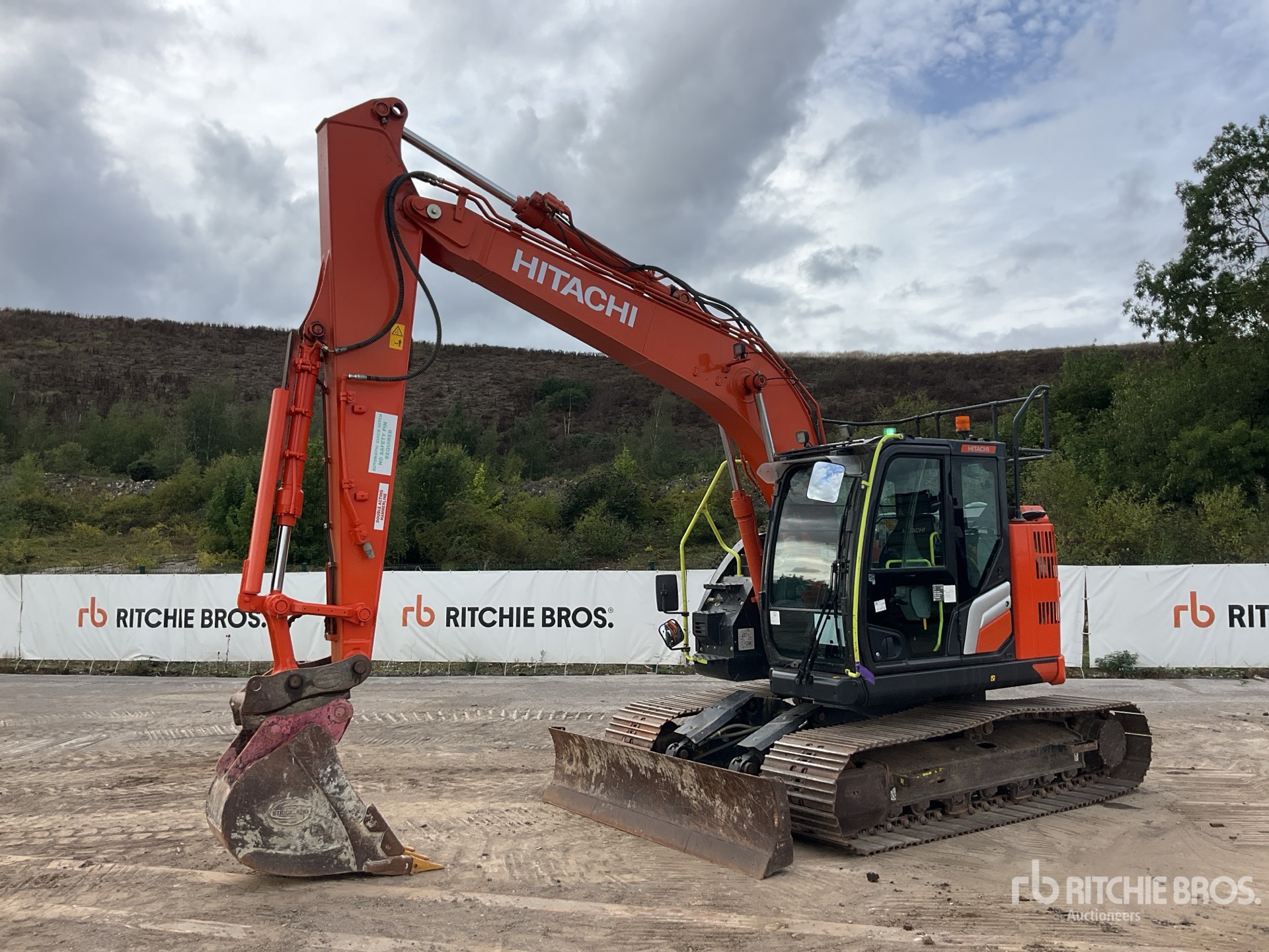 Photo of 2023 Hitachi ZX135USBL-7